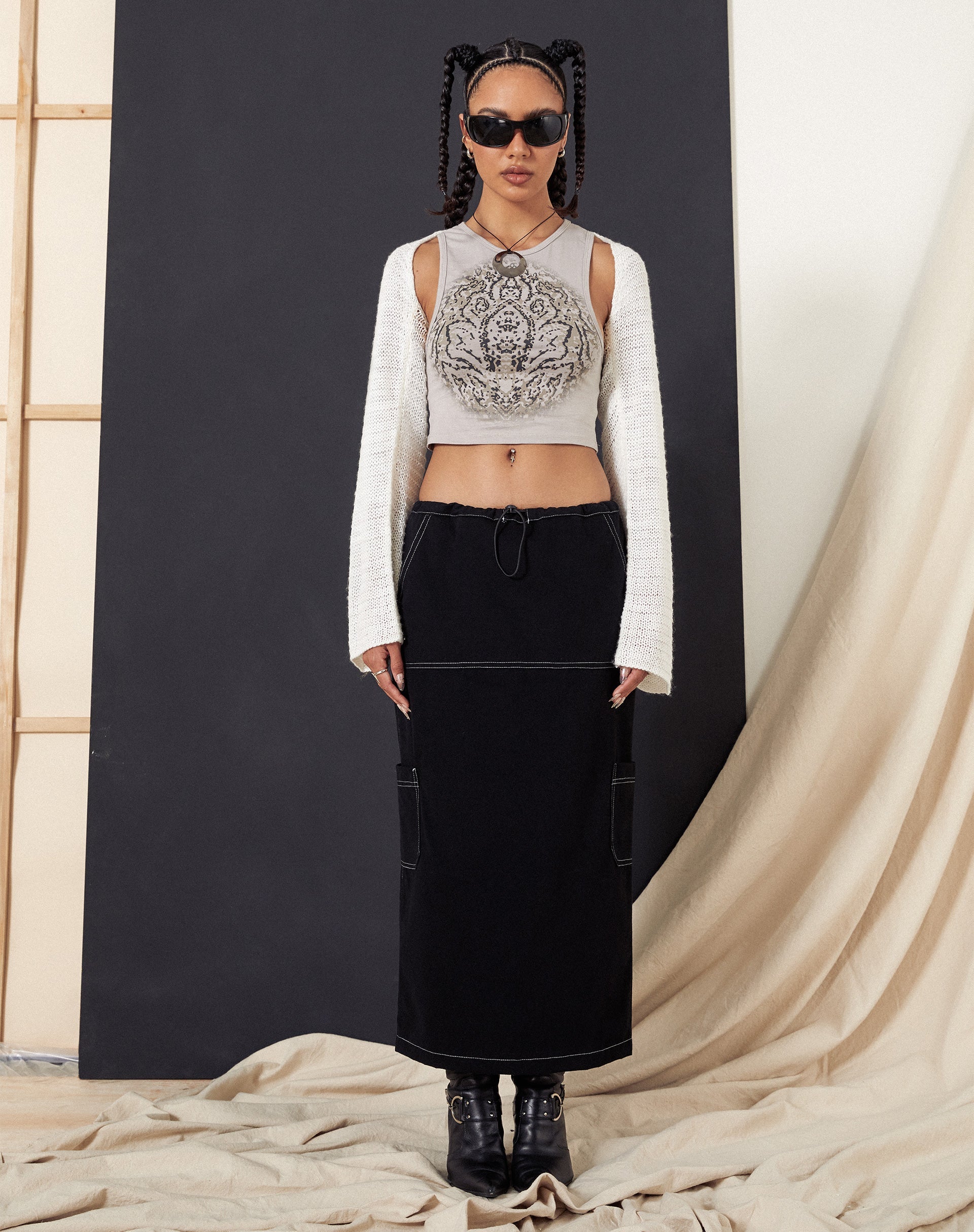imagen de Swari Midi Cargo Skirt en Negro