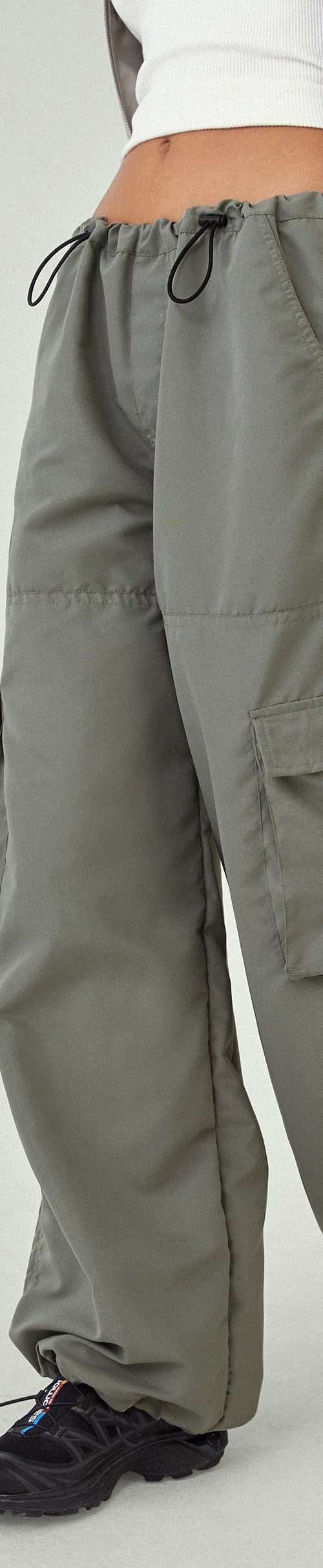 Imagen de MOTEL X JACQUIE Fabio Pantalón cargo gris de pierna ancha