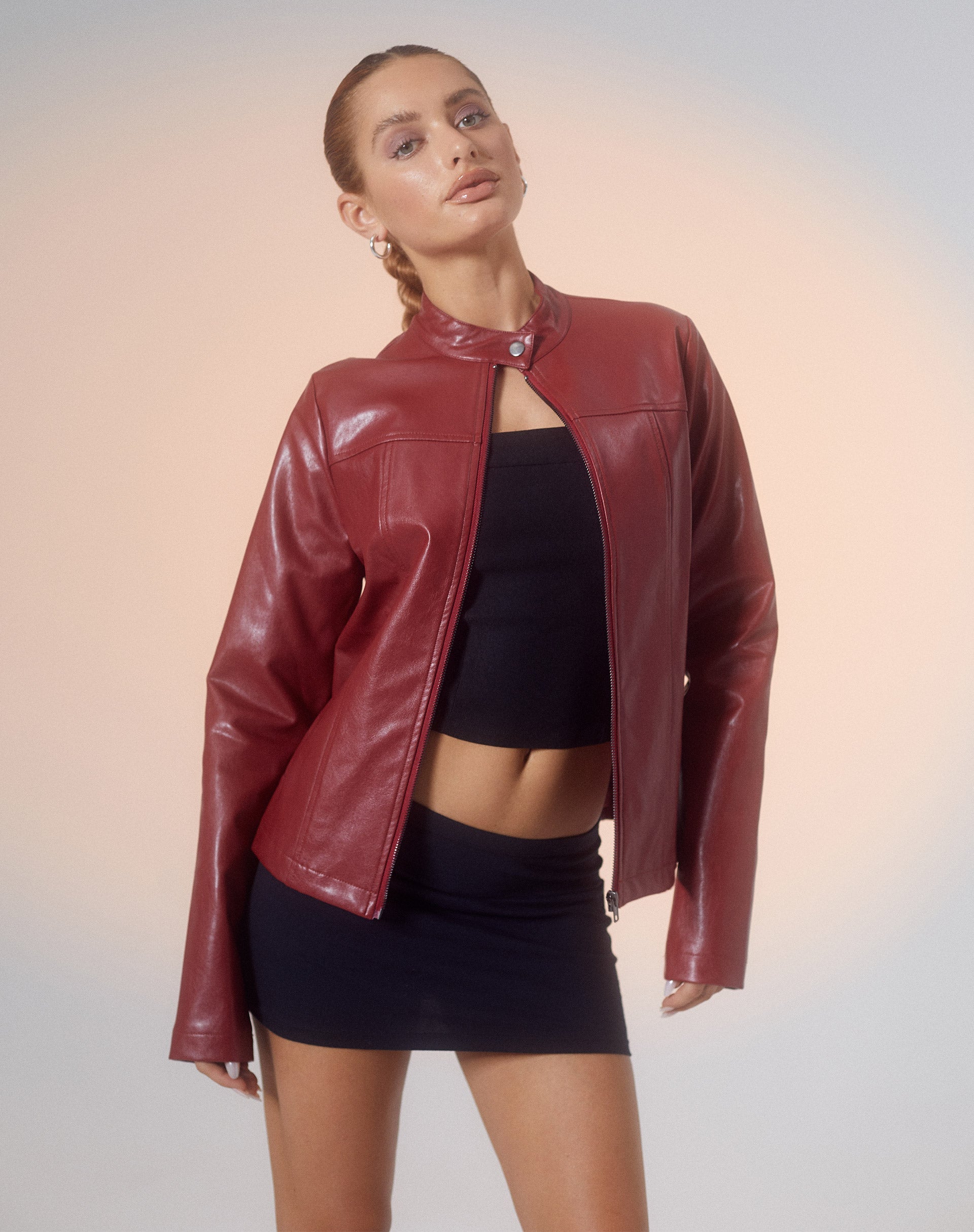 imagen de la chaqueta Olivia en PU Blood Red