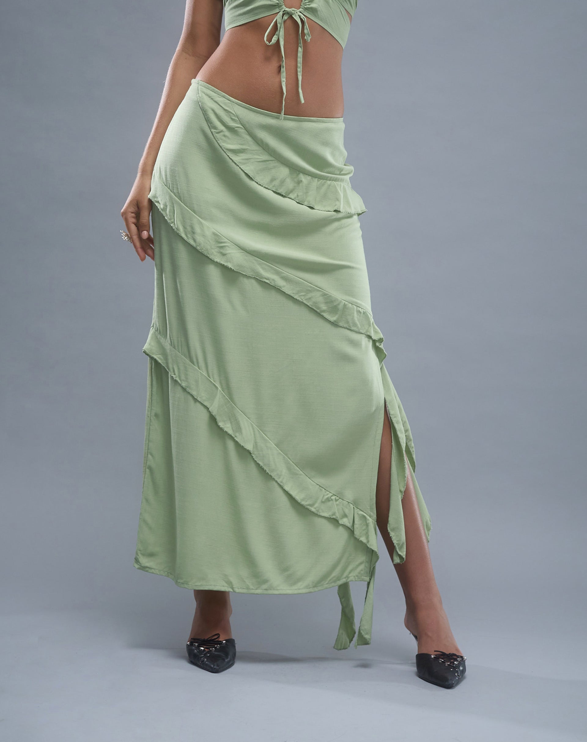 Imagen de Varena Maxifalda con volantes en Mint Sage