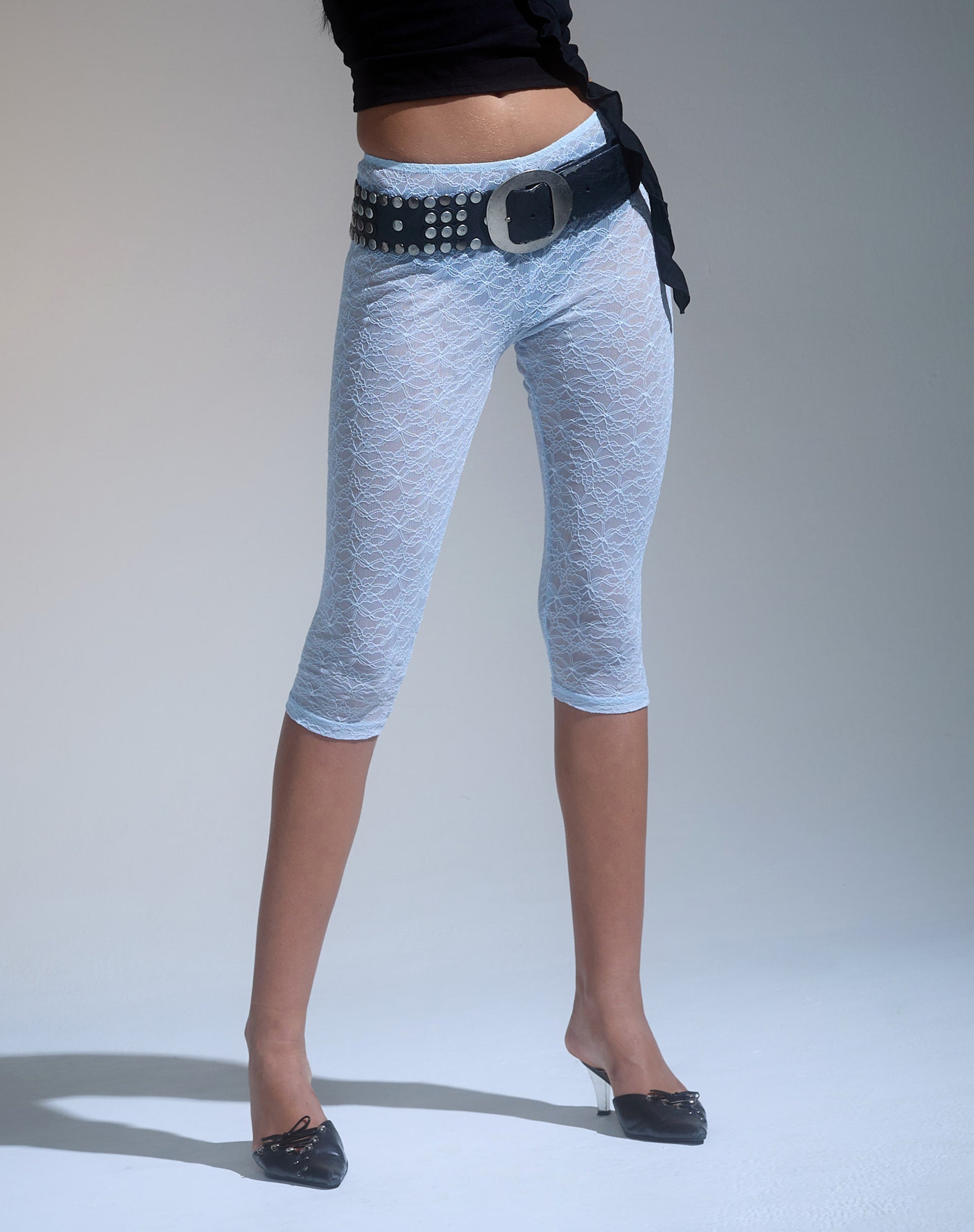 Imagen de Kalima Pantalón capri de encaje en azul bebé