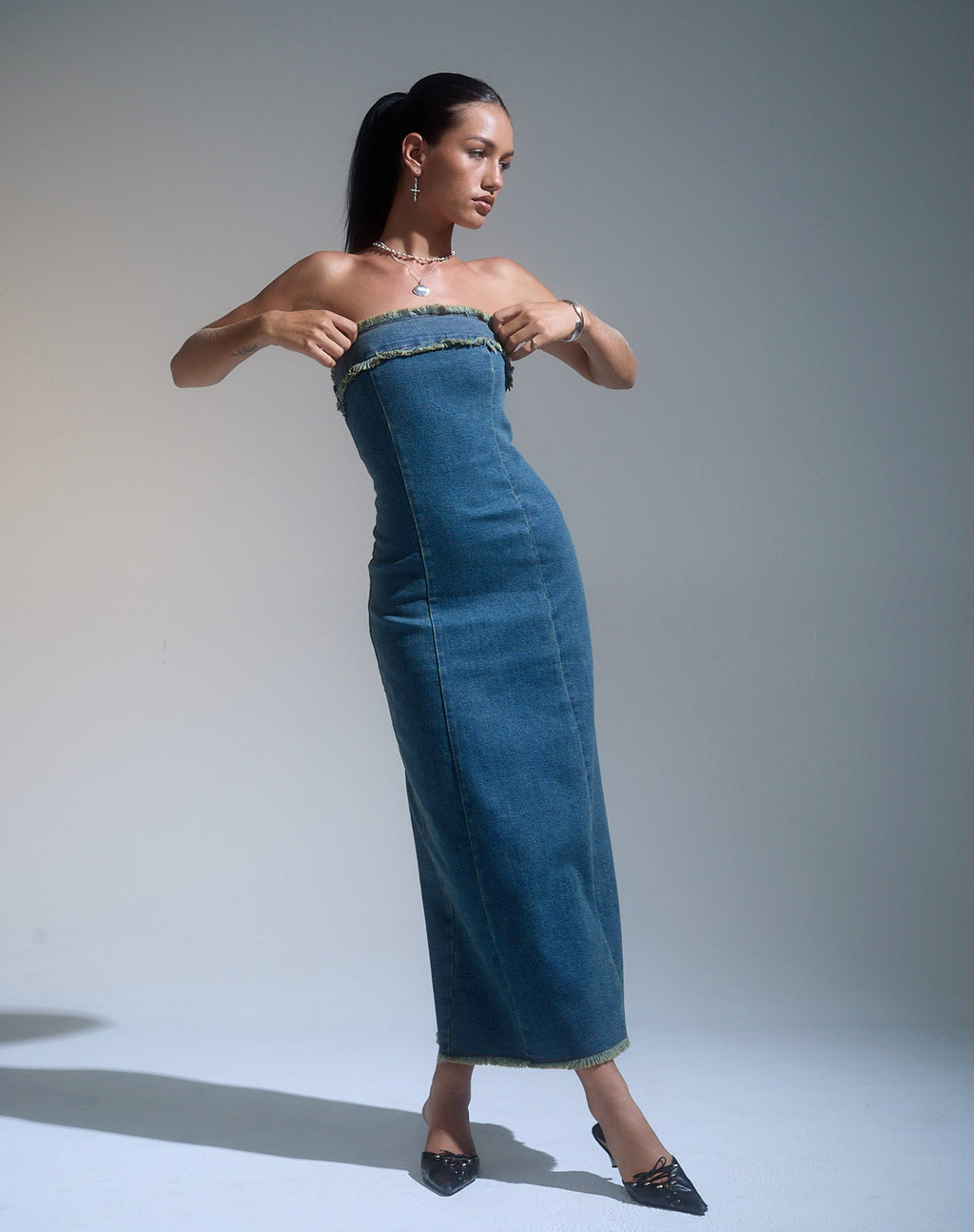 Atun Denim Bandeau Maxi Dress en marrón azul lavado ácido