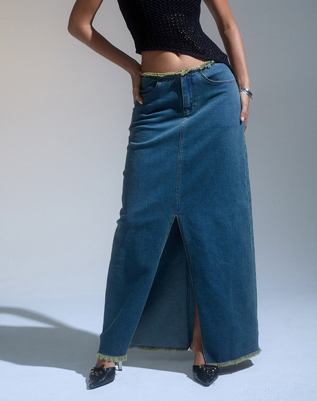 Zaenap Frayed Denim Maxi Falda en Marrón Azul Ácido