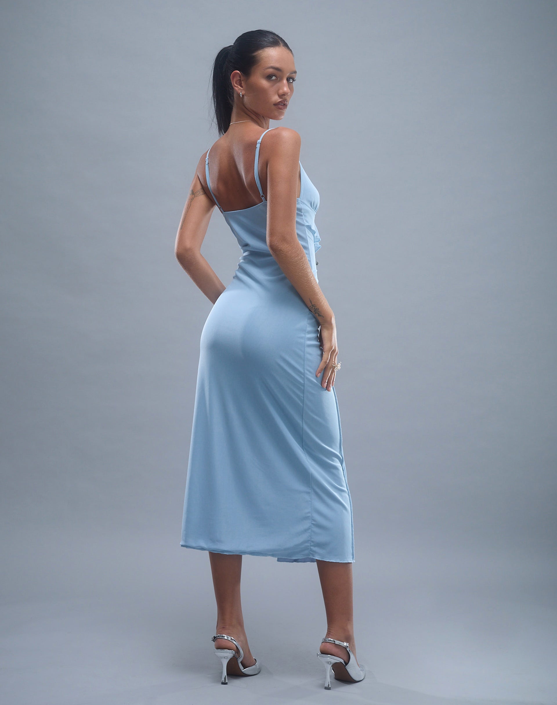 Imagen de Jacy Ruffle Midi Dress in Mesh Azul