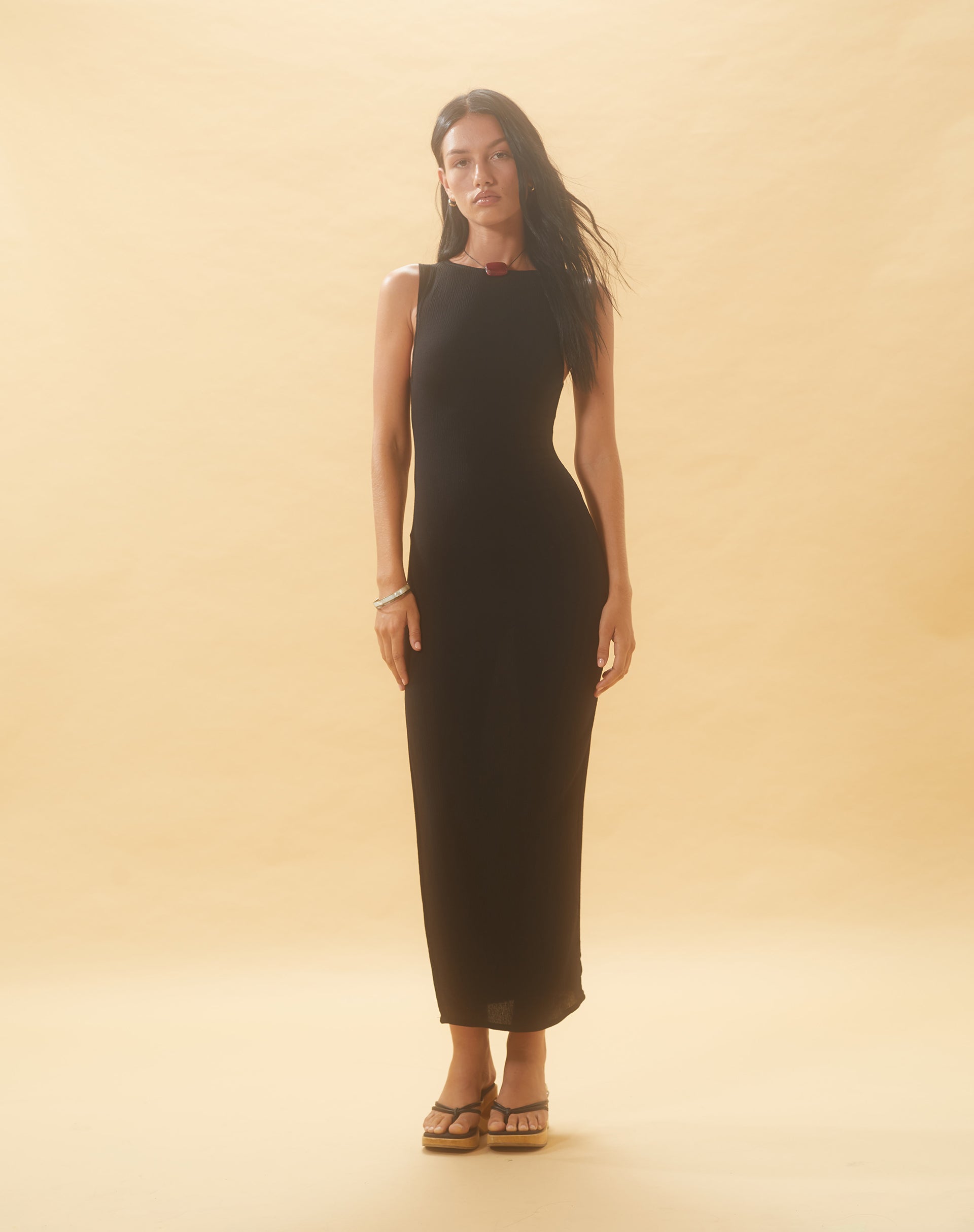 Imagen de Minyo Racer Neck Maxi Dress in Crinkle Black