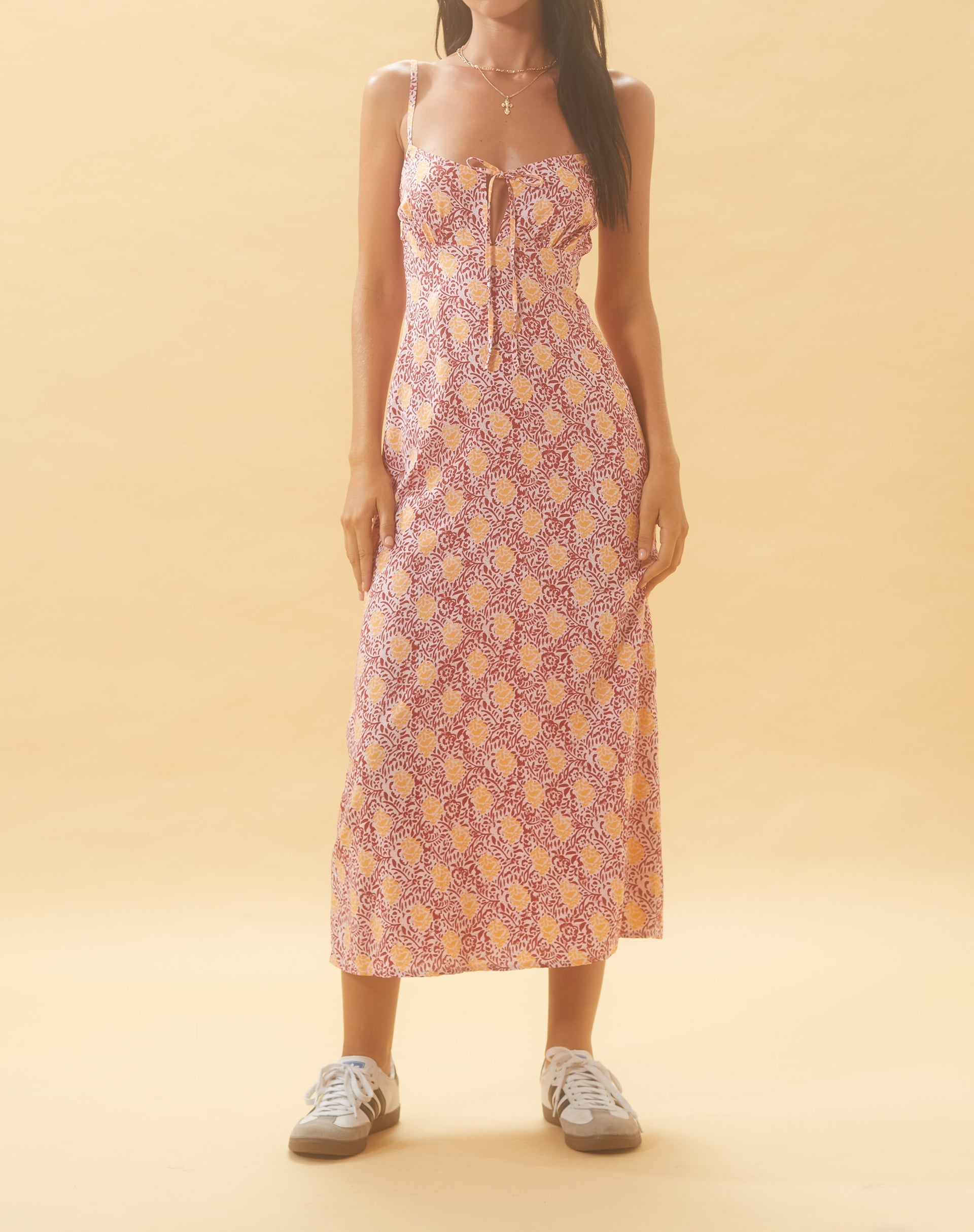 Imagen del vestido Jelika Midi Dress in Bohemian Batik Maroon Peach