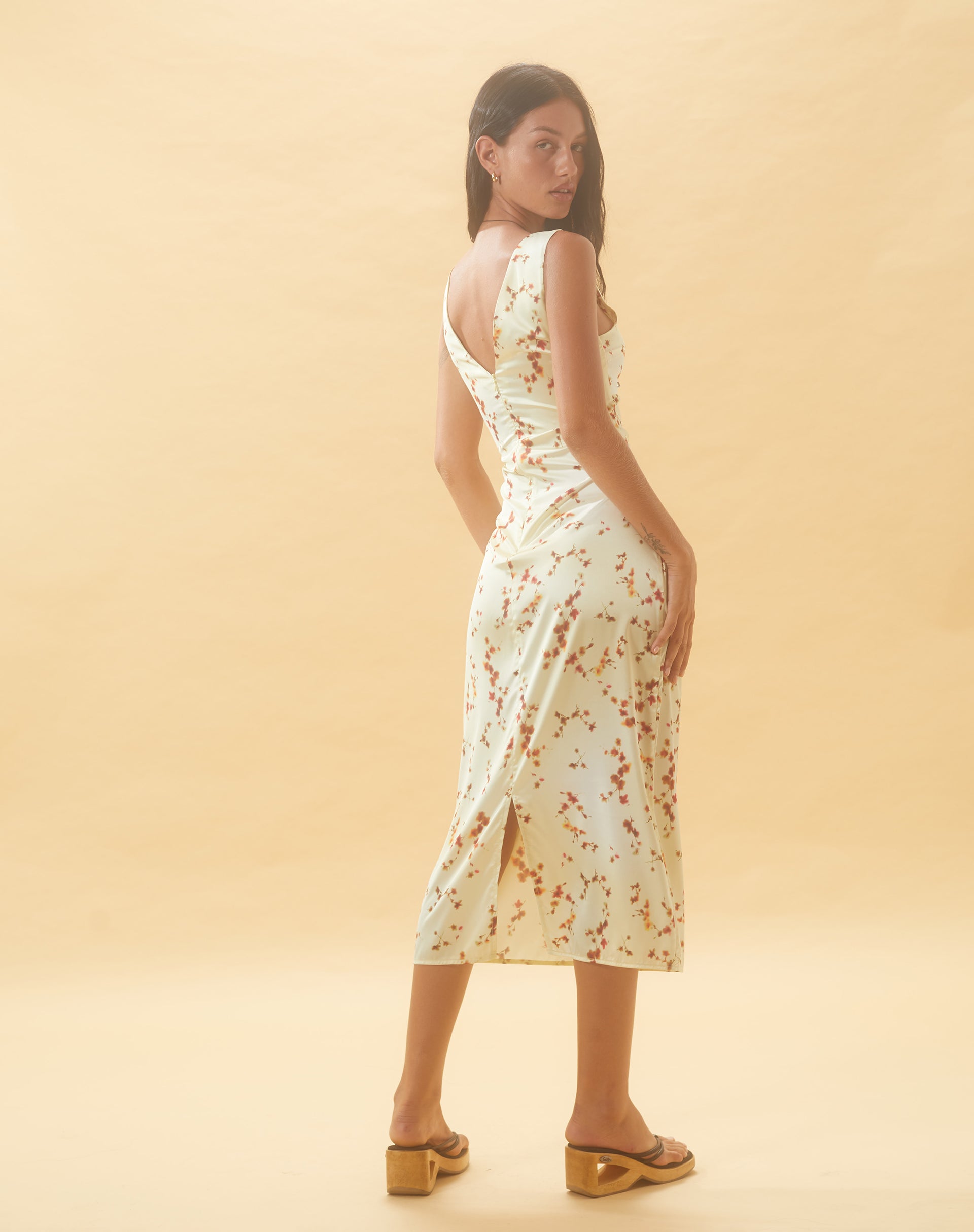 Imagen de Lasanda Maxi Vestido de Raso en Bohemio Floral Amarillo