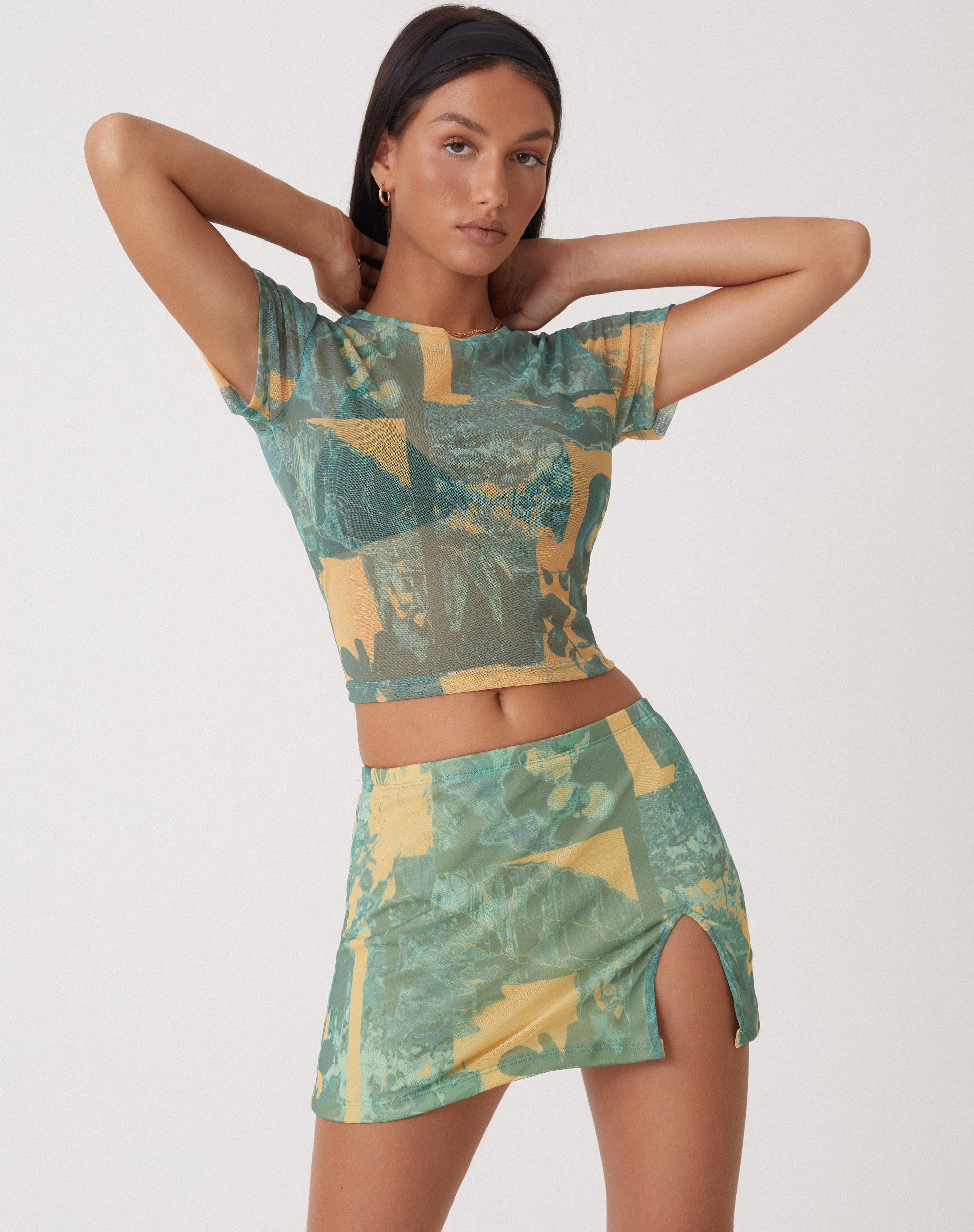 imagen de MOTEL X OLIVIA NEILL Minifalda Pelma en Collage Floral Verde Sombra