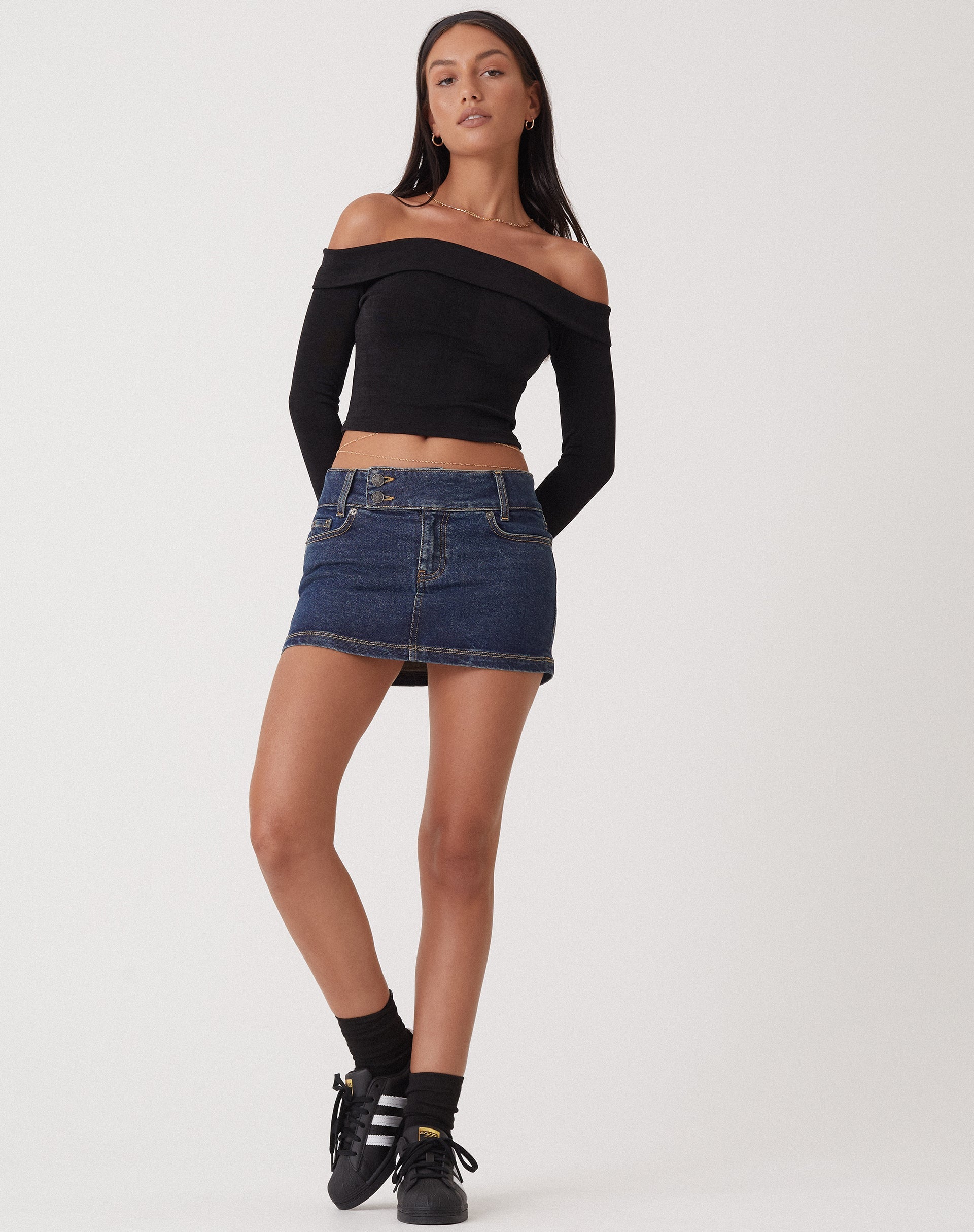 imagen de MOTEL X OLIVIA NEILL Minifalda de talle bajo en lavado vintage oscuro