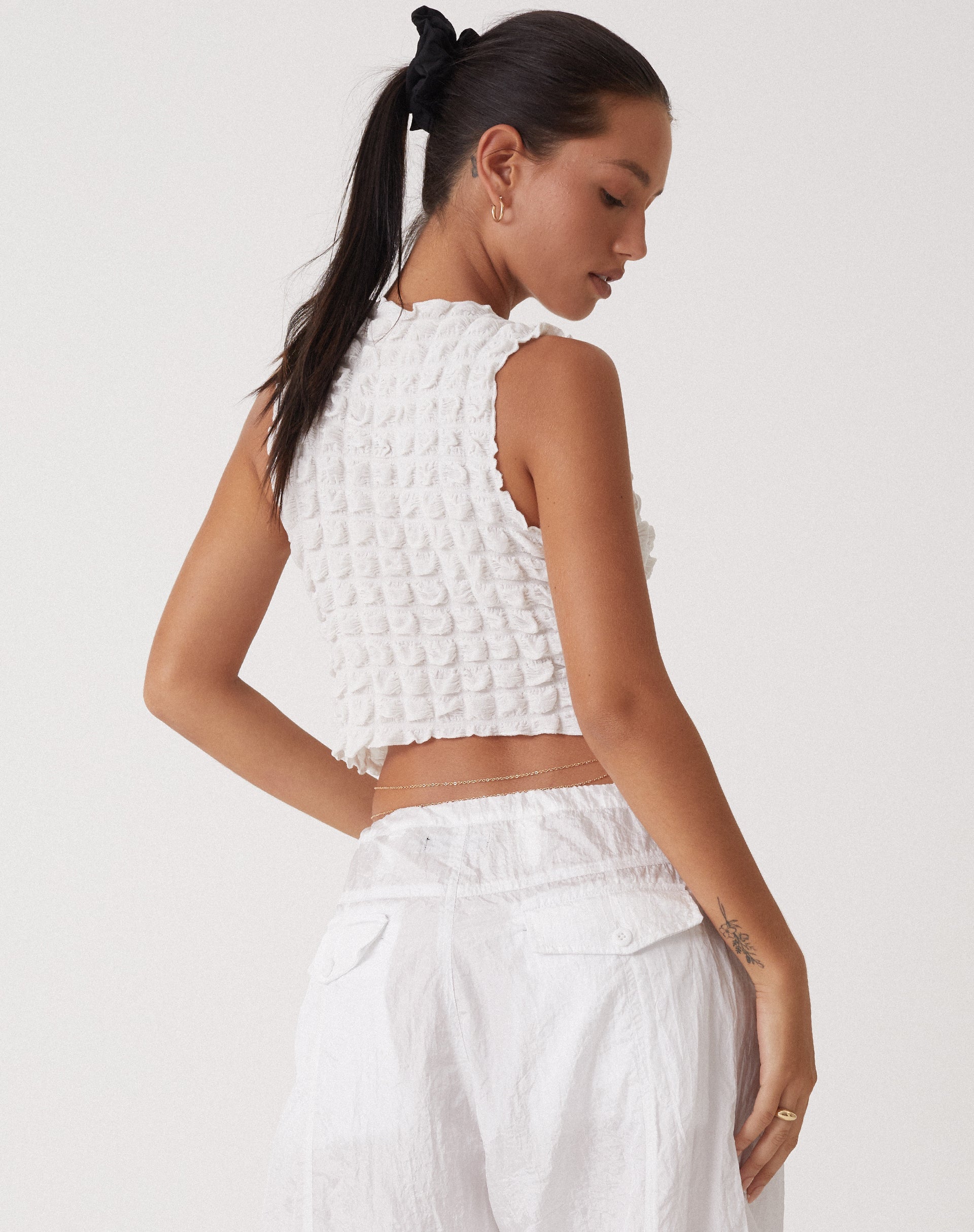 imagen de MOTEL X OLIVIA NEILL Nolan Cutout Top en Bubble Jersey True White