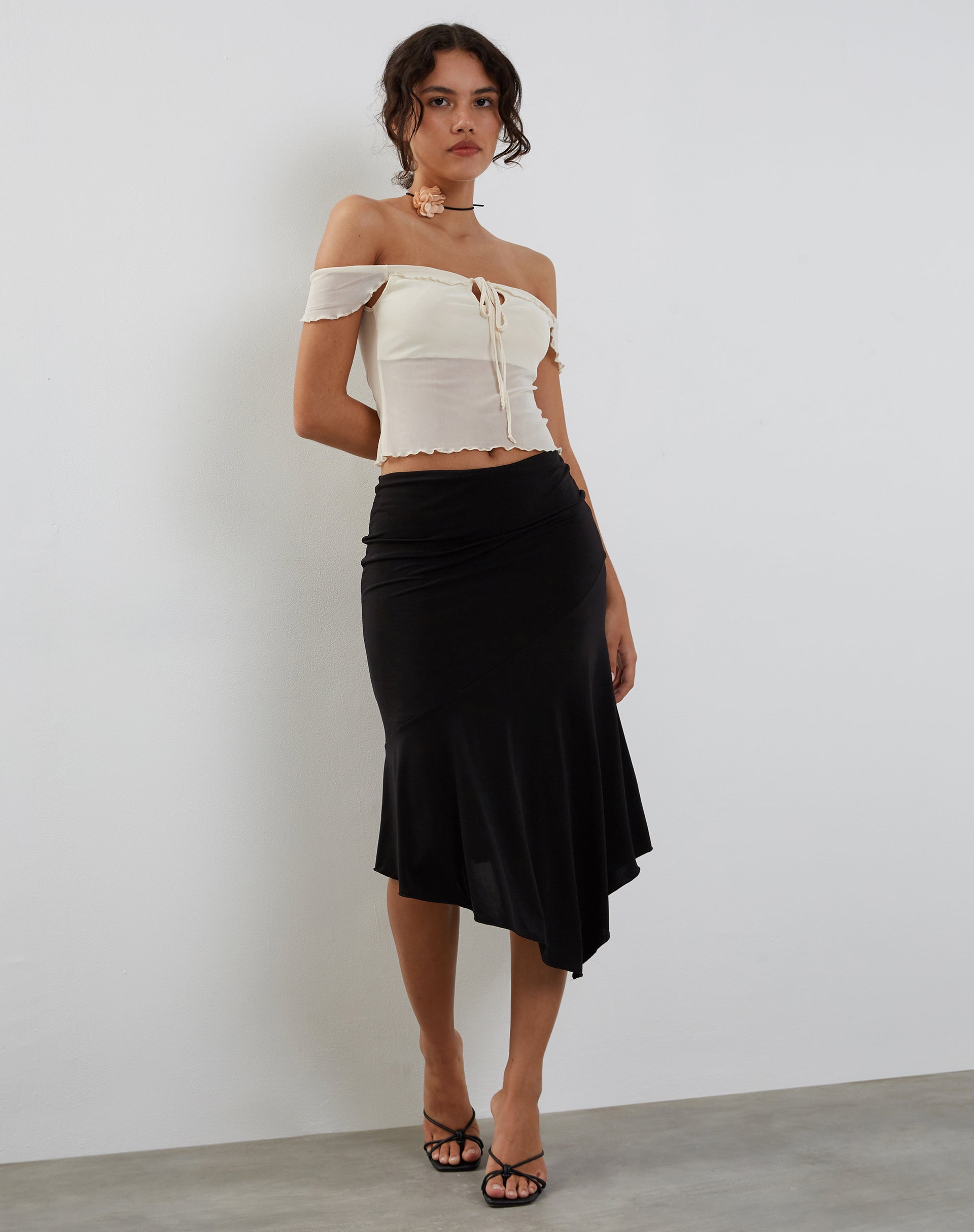 Imagen de Nabil Bardot Top en Mesh Crema
