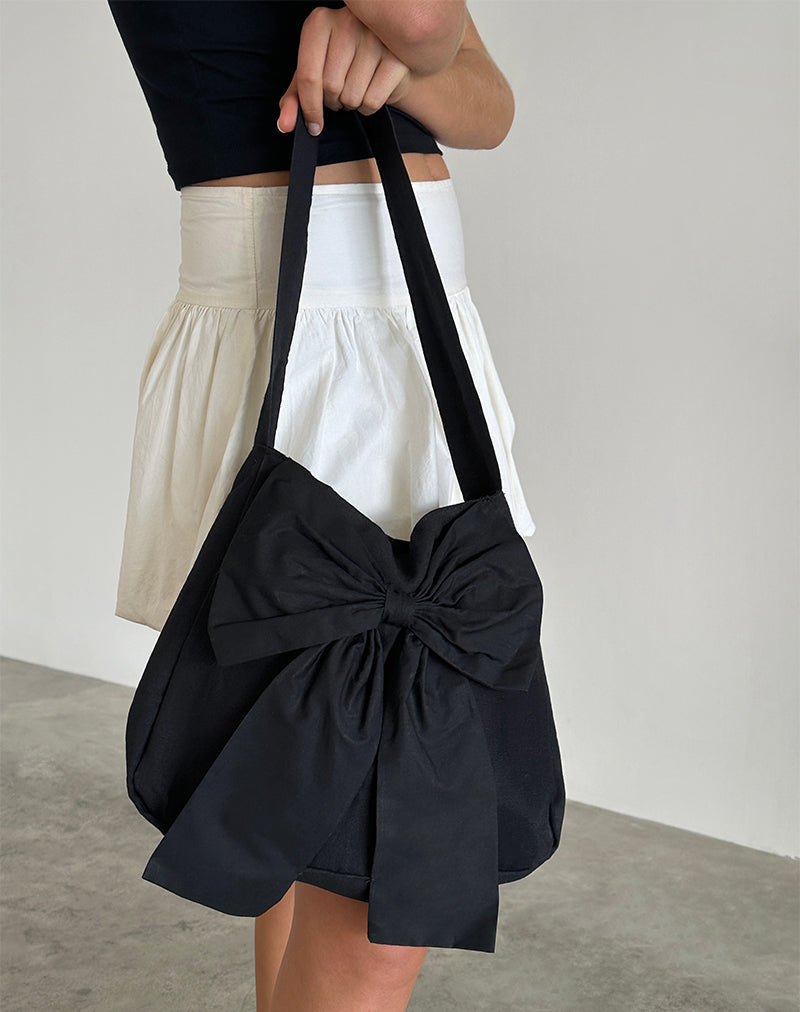 Imagen del bolso Nagi en negro con lazo negro
