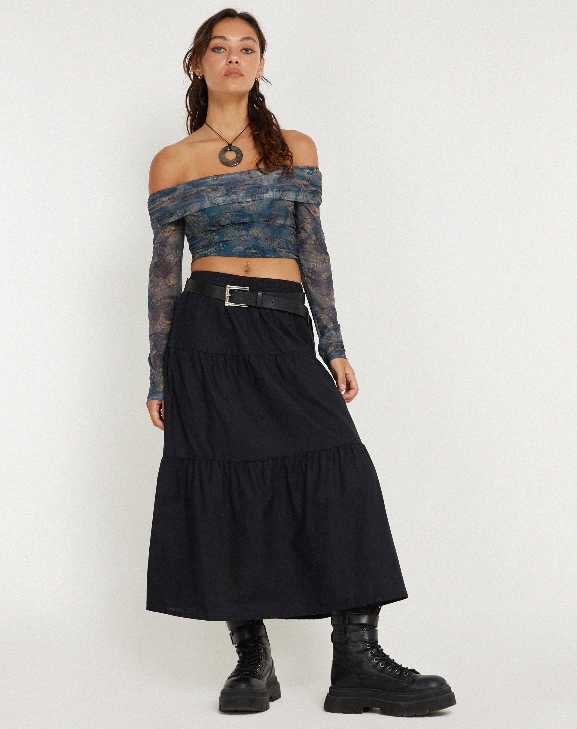 IMAGEN DE Nagini Top bardot de manga larga en Paisley azul