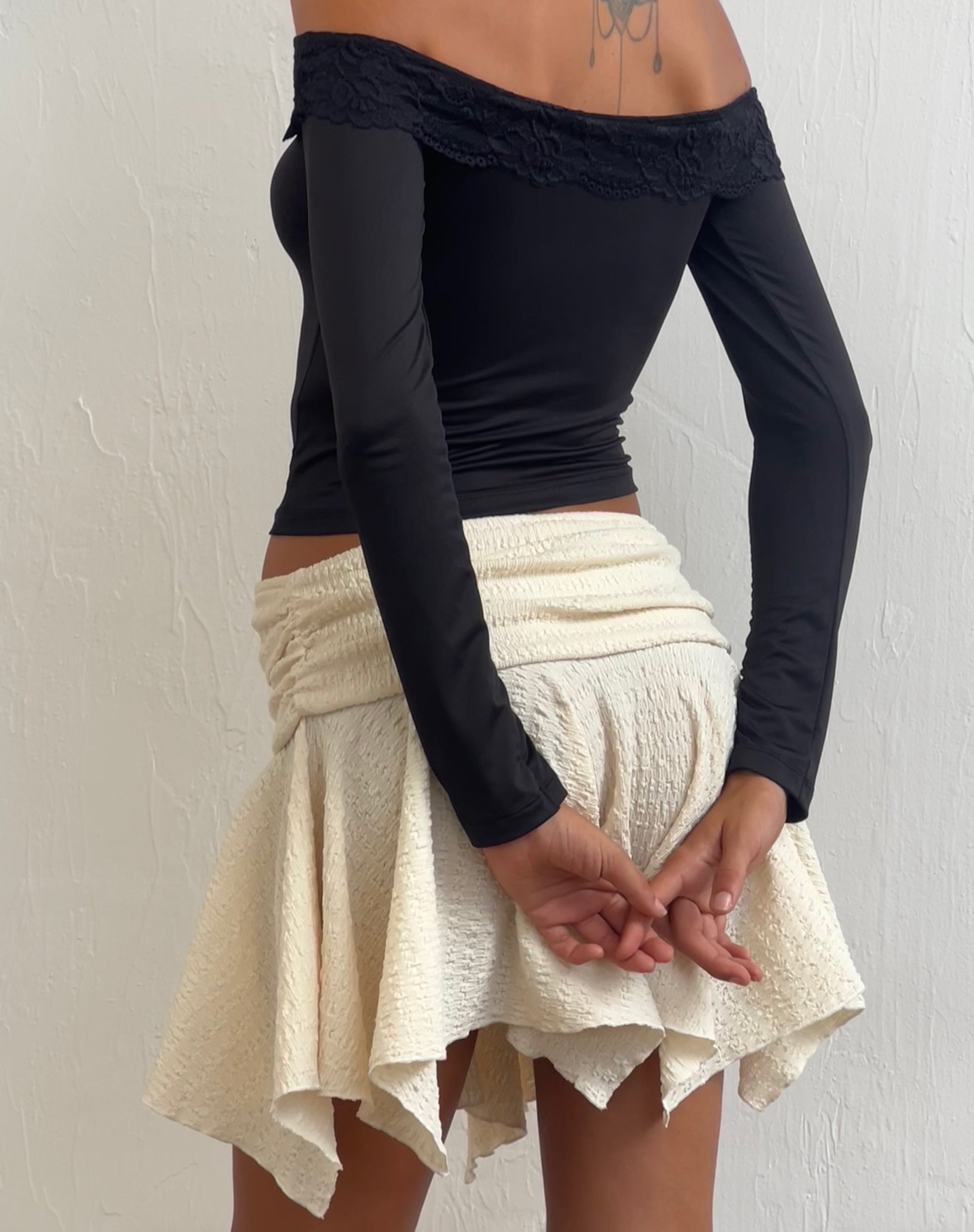 Imagen de Nagita Slinky Top Bardot de Manga Larga en Negro