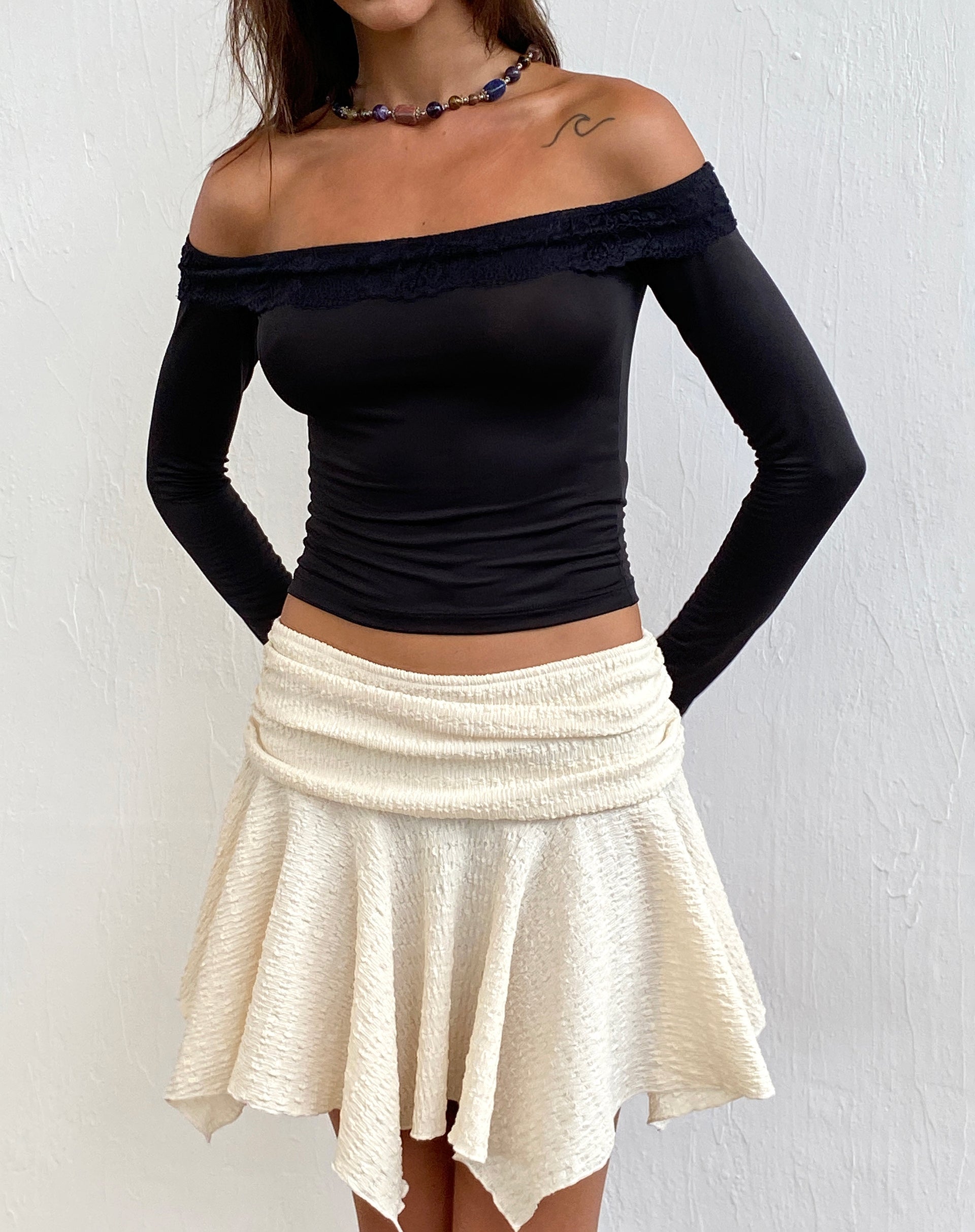Imagen de Nagita Slinky Top Bardot de Manga Larga en Negro