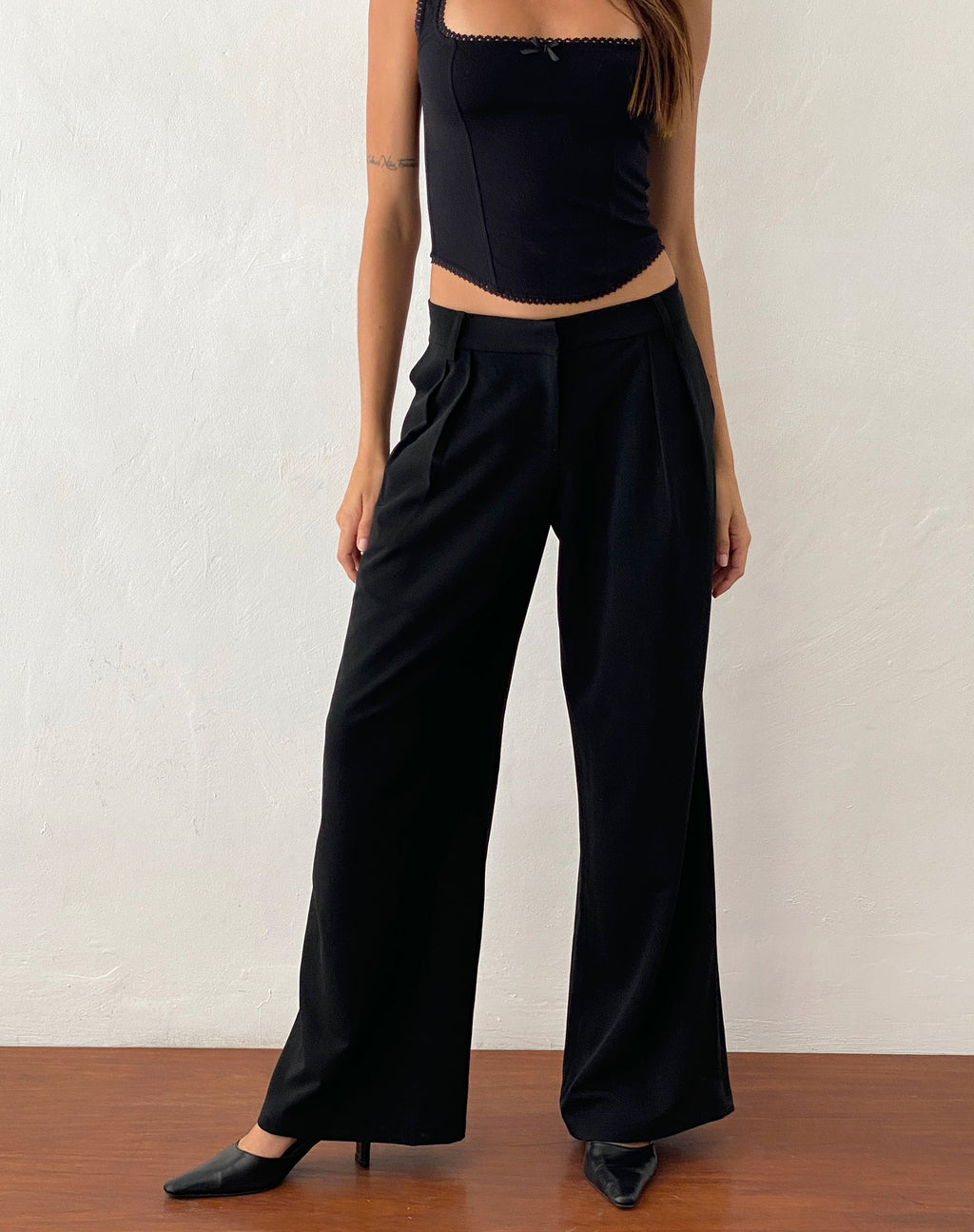 Nailaka Low Rise Wide Leg Tailored Trouser Negro