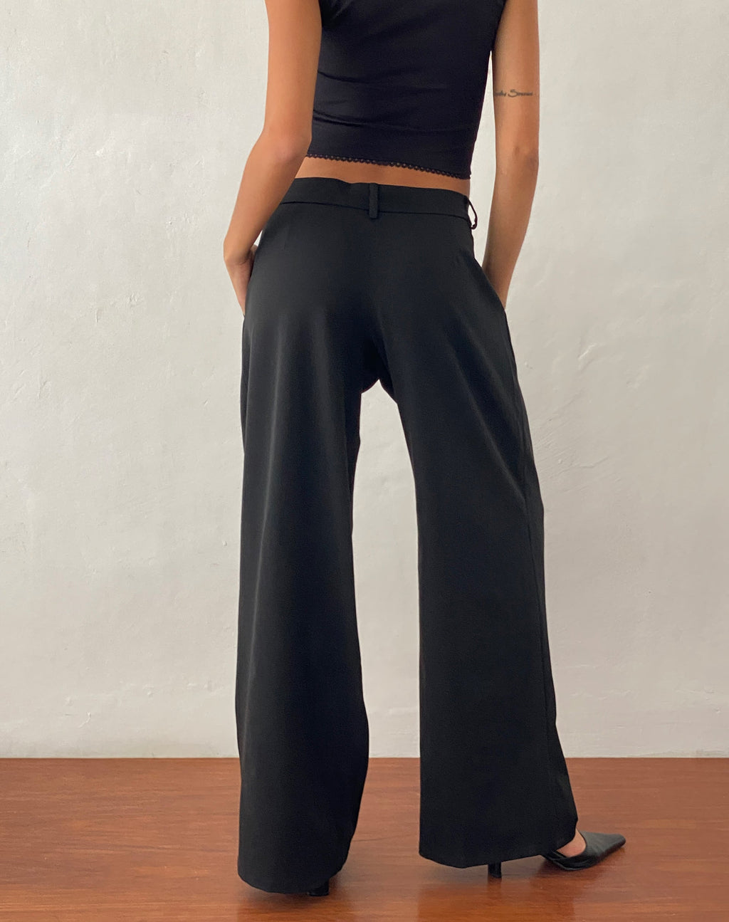Nailaka Low Rise Wide Leg Tailored Trouser Negro