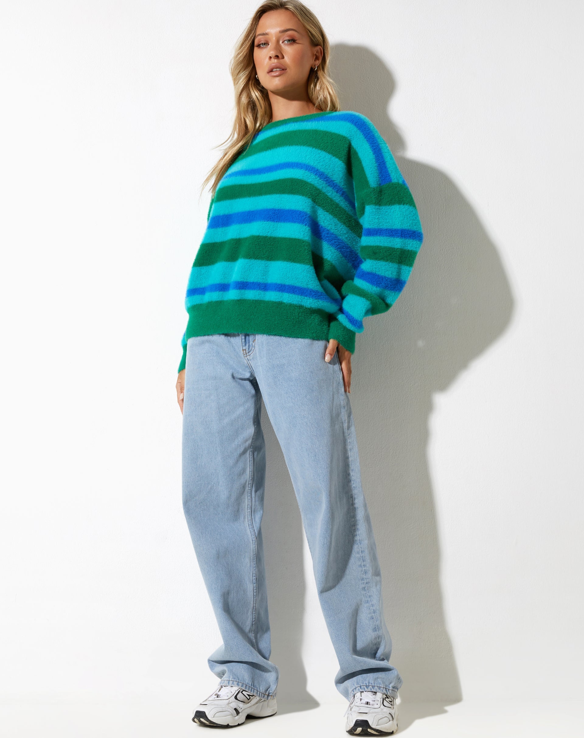 imagen de Namari Jumper en Fluffy Yarn Turquoise