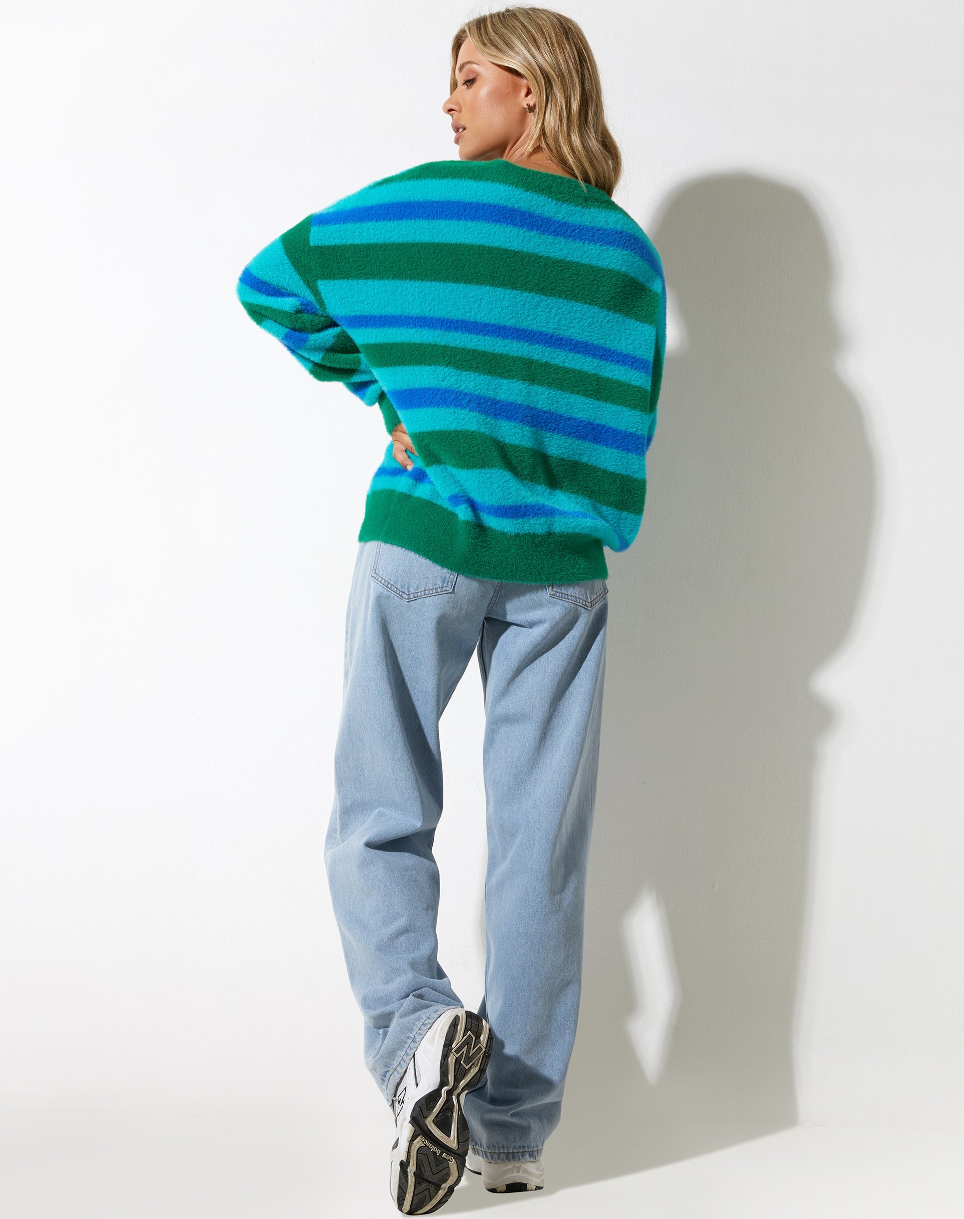 imagen de Namari Jumper en Fluffy Yarn Turquoise