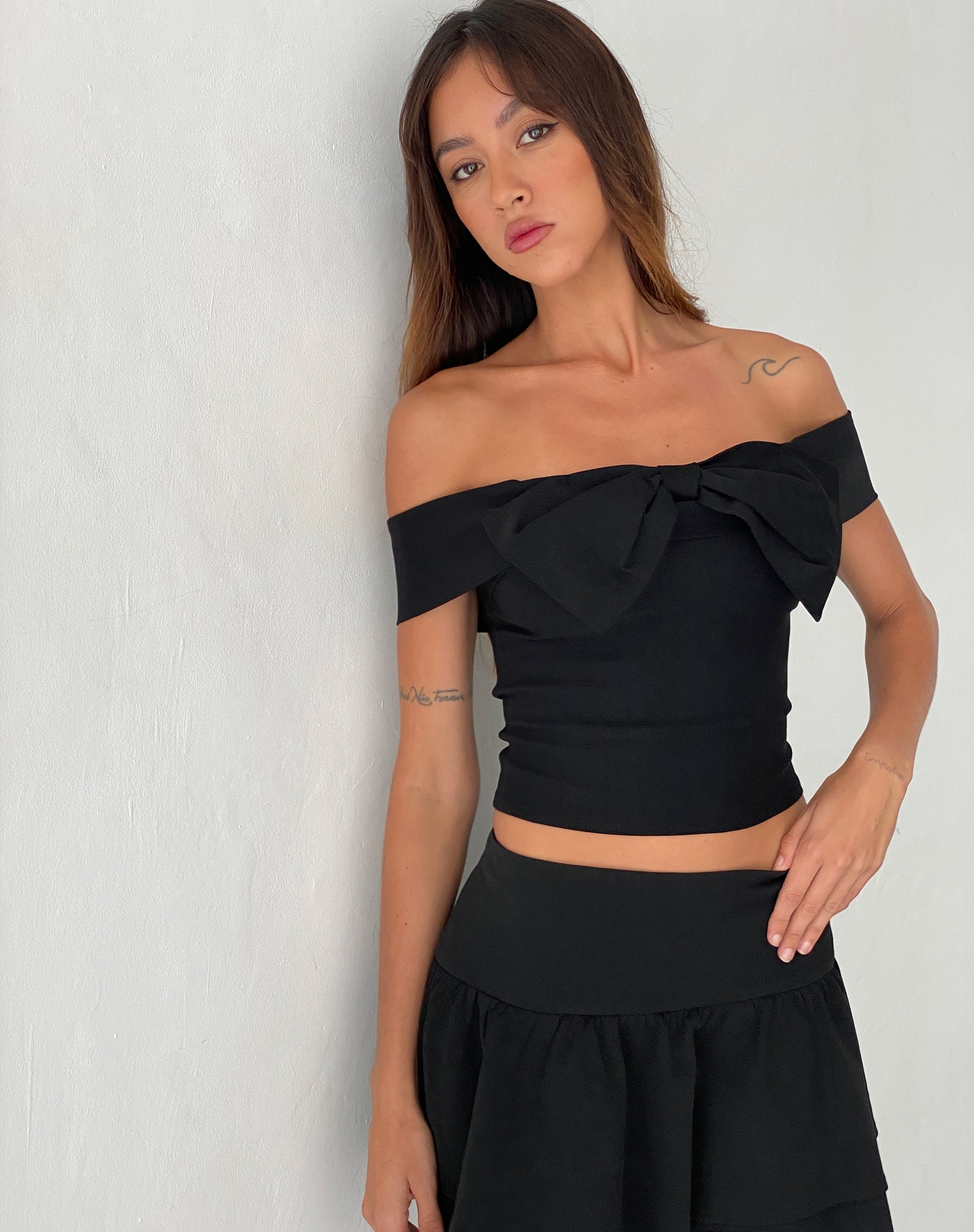 Imagen de Naras Top Bardot con Lazo en Negro Sastrería