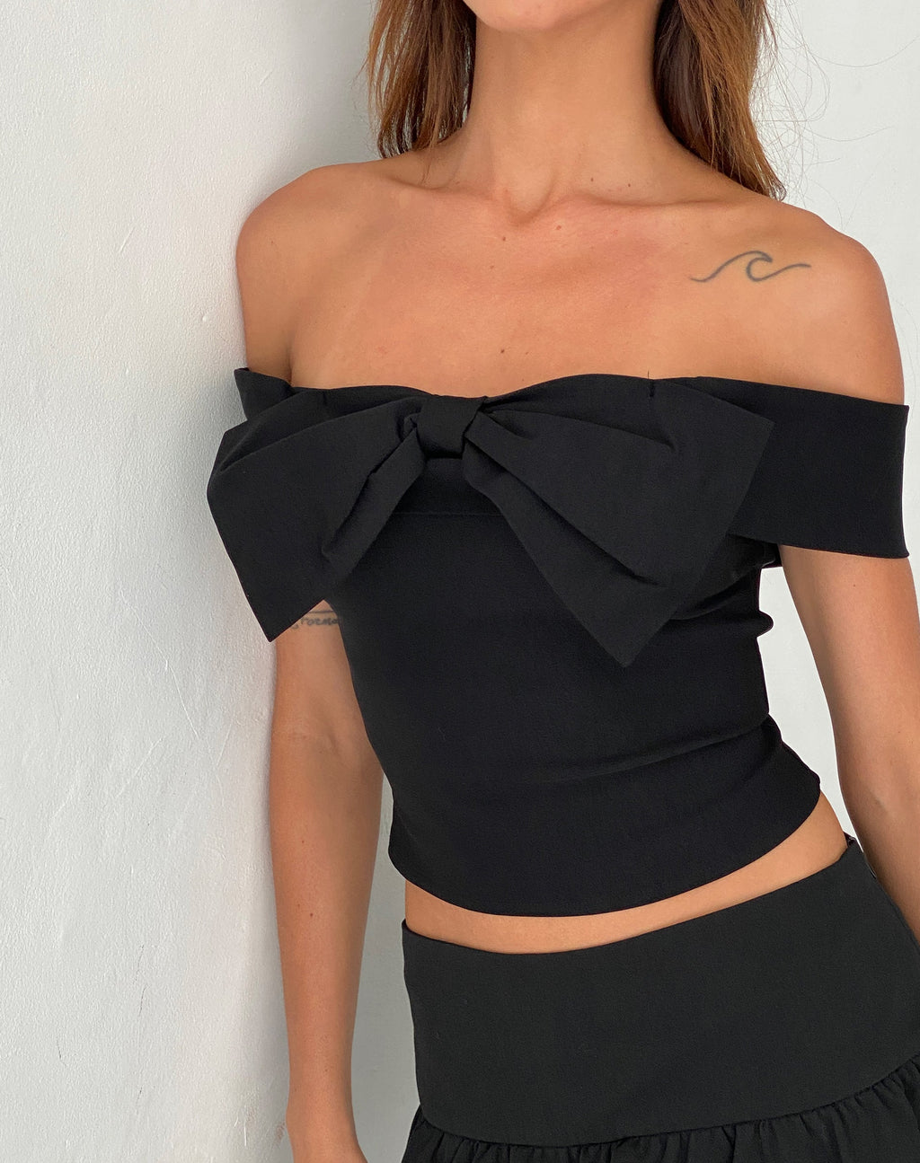 Naras Top Bardot con Lazo en Sastrería Negro
