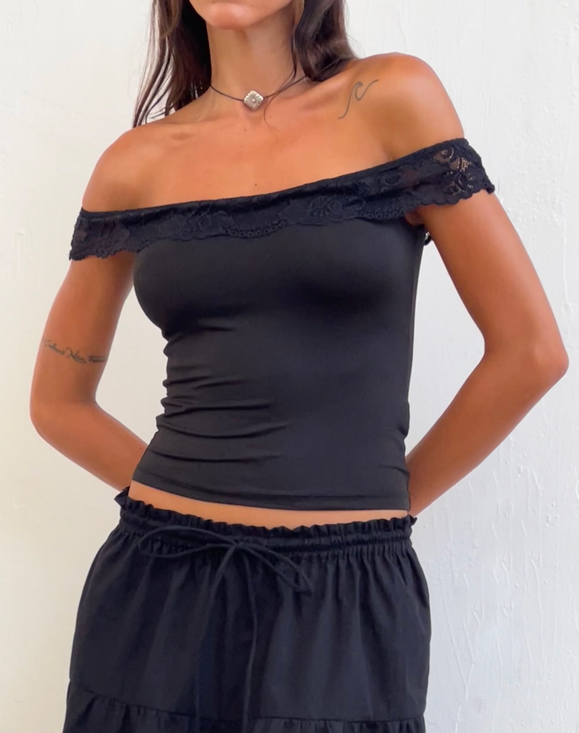 Imagen de Nesel Bardot Top de encaje negro