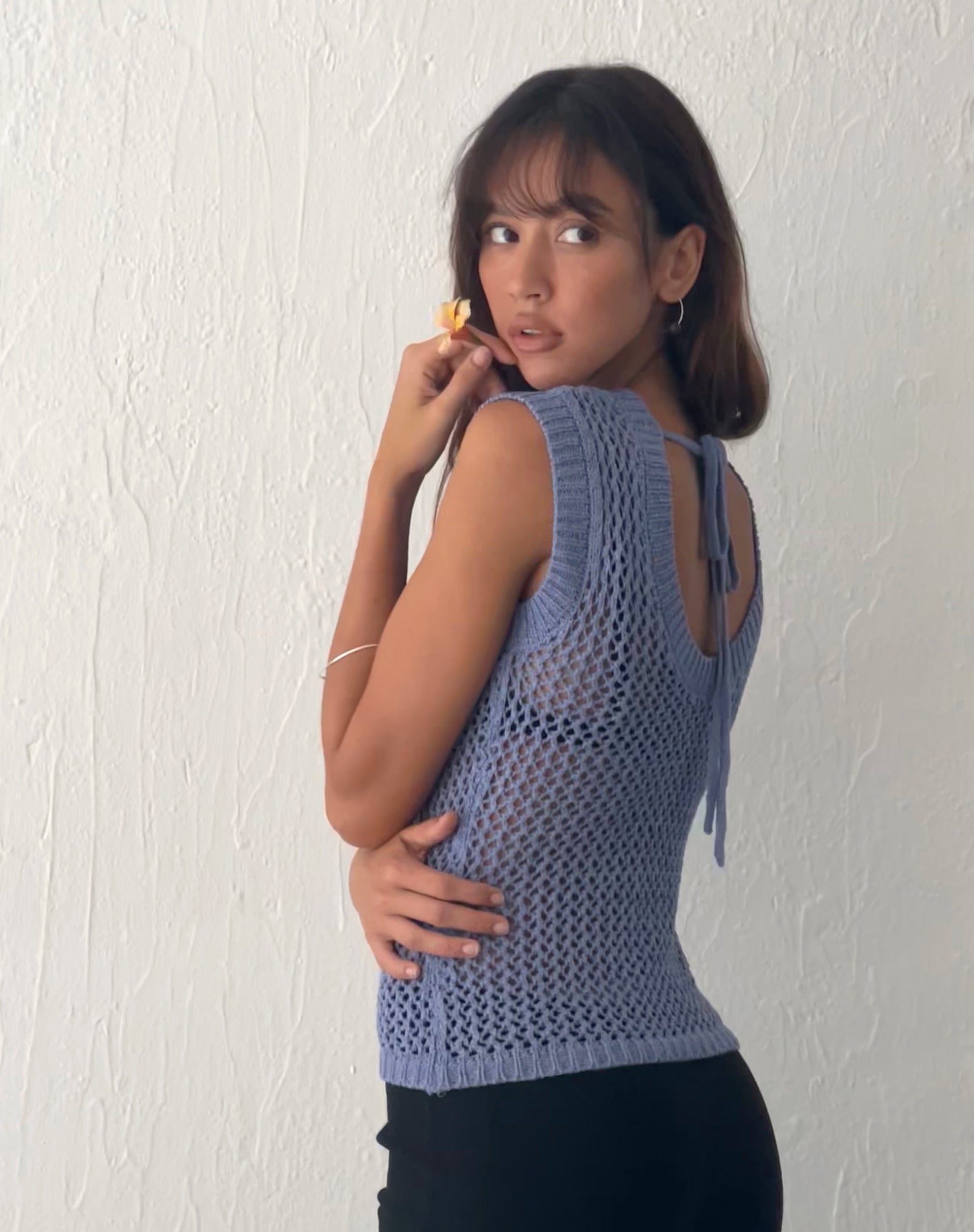 Imagen de Nibura Open Back Vest Top en punto azul