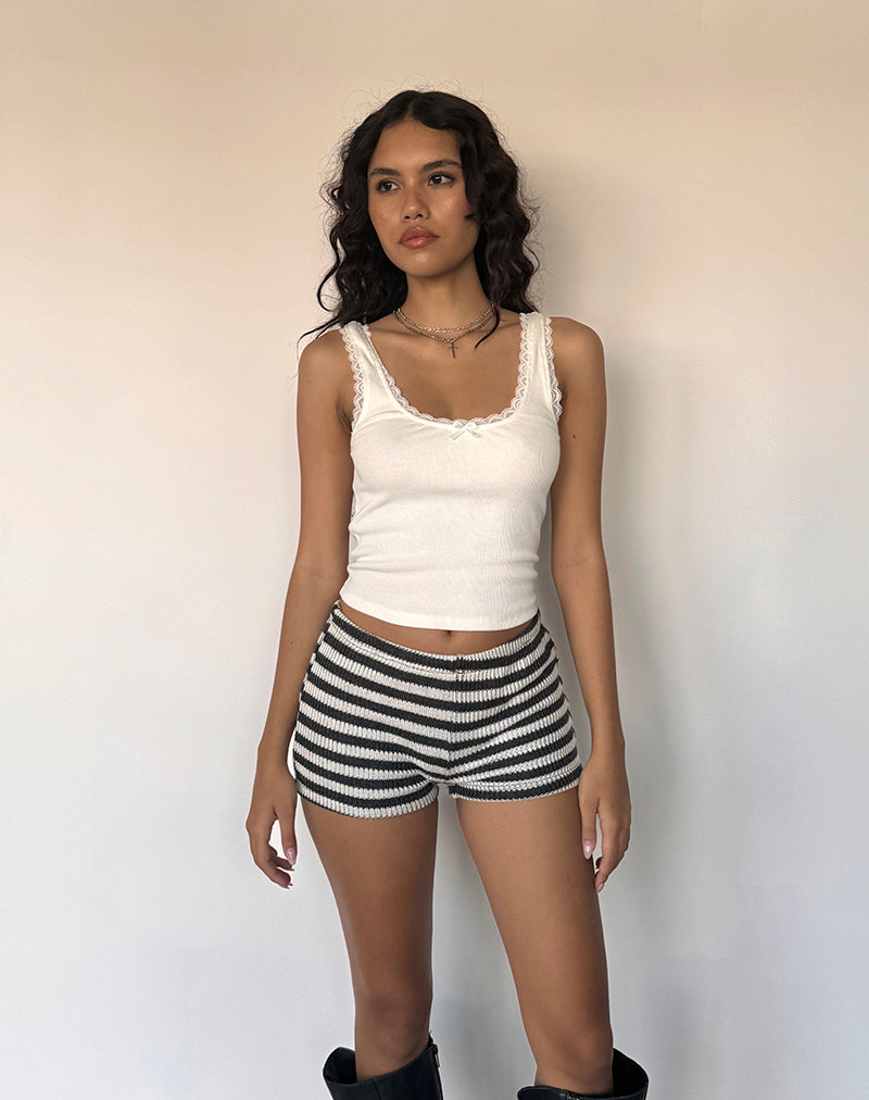 Imagen de Nikaya Pantalones cortos de punto a rayas en blanco y negro