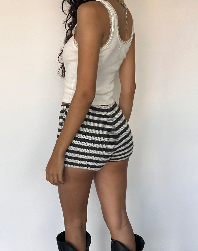 Imagen de Nikaya Pantalones cortos de punto a rayas en blanco y negro