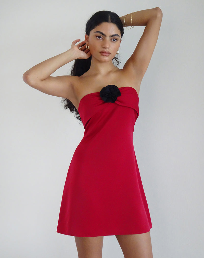 Vestido Ninivala rojo con rosetón negro