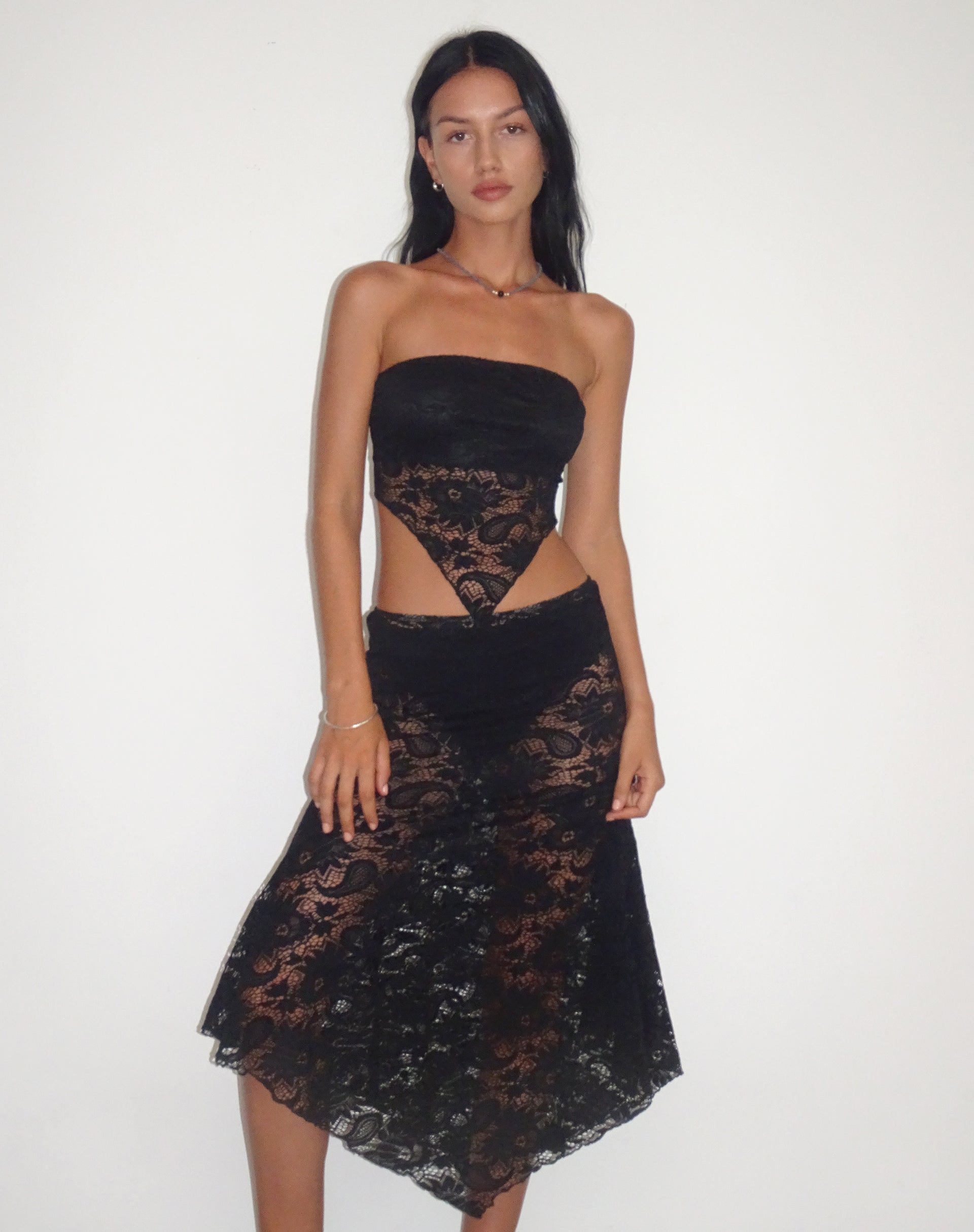 imagen de Nirva Bandana Top en encaje negro azabache
