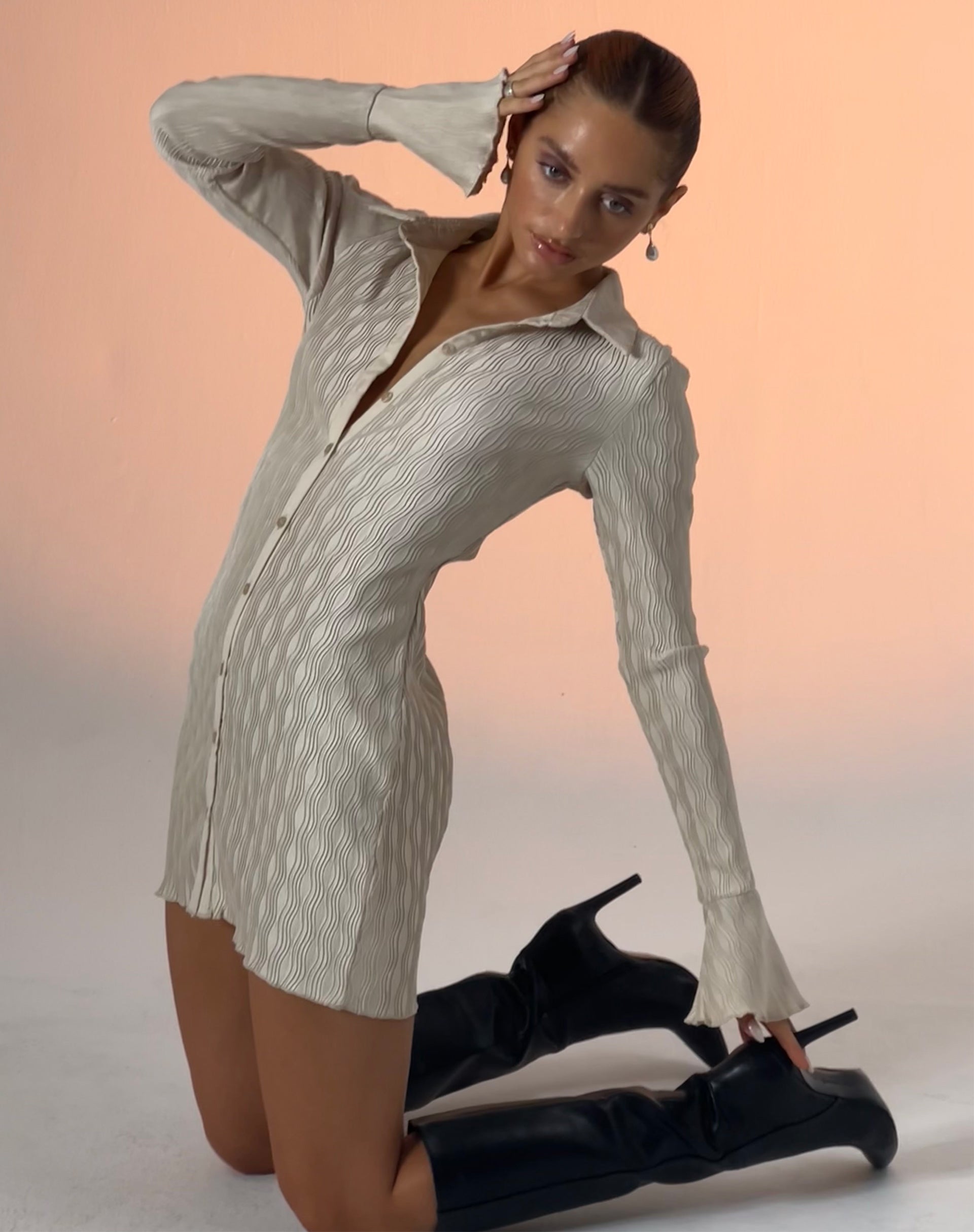 imagen de Nitara Button Up Mini Dress in Crinkle Beige