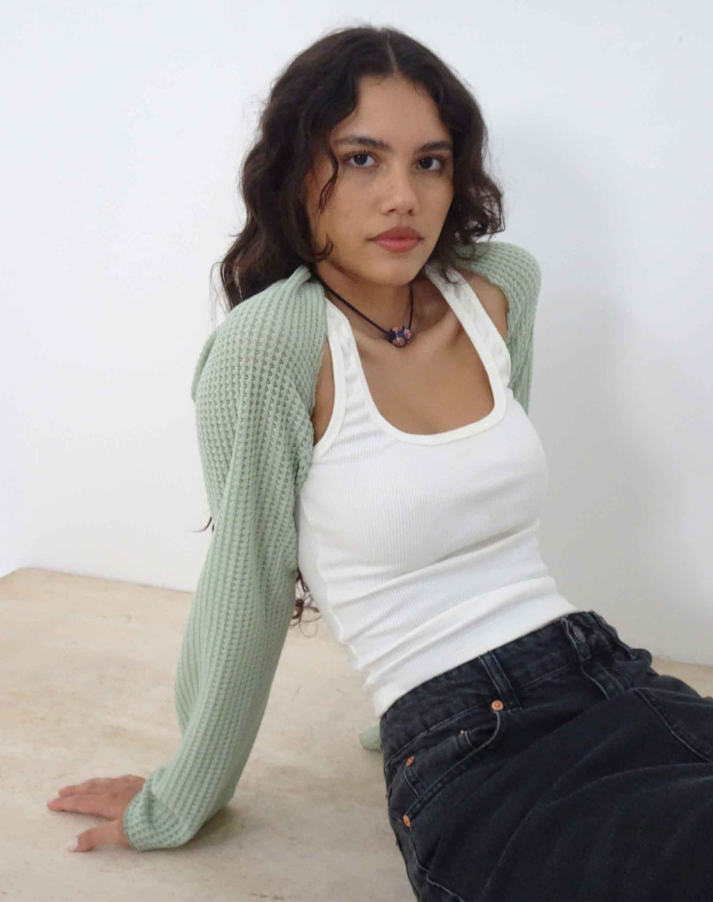 Nobila Shrug Top en ganchillo texturizado Sage