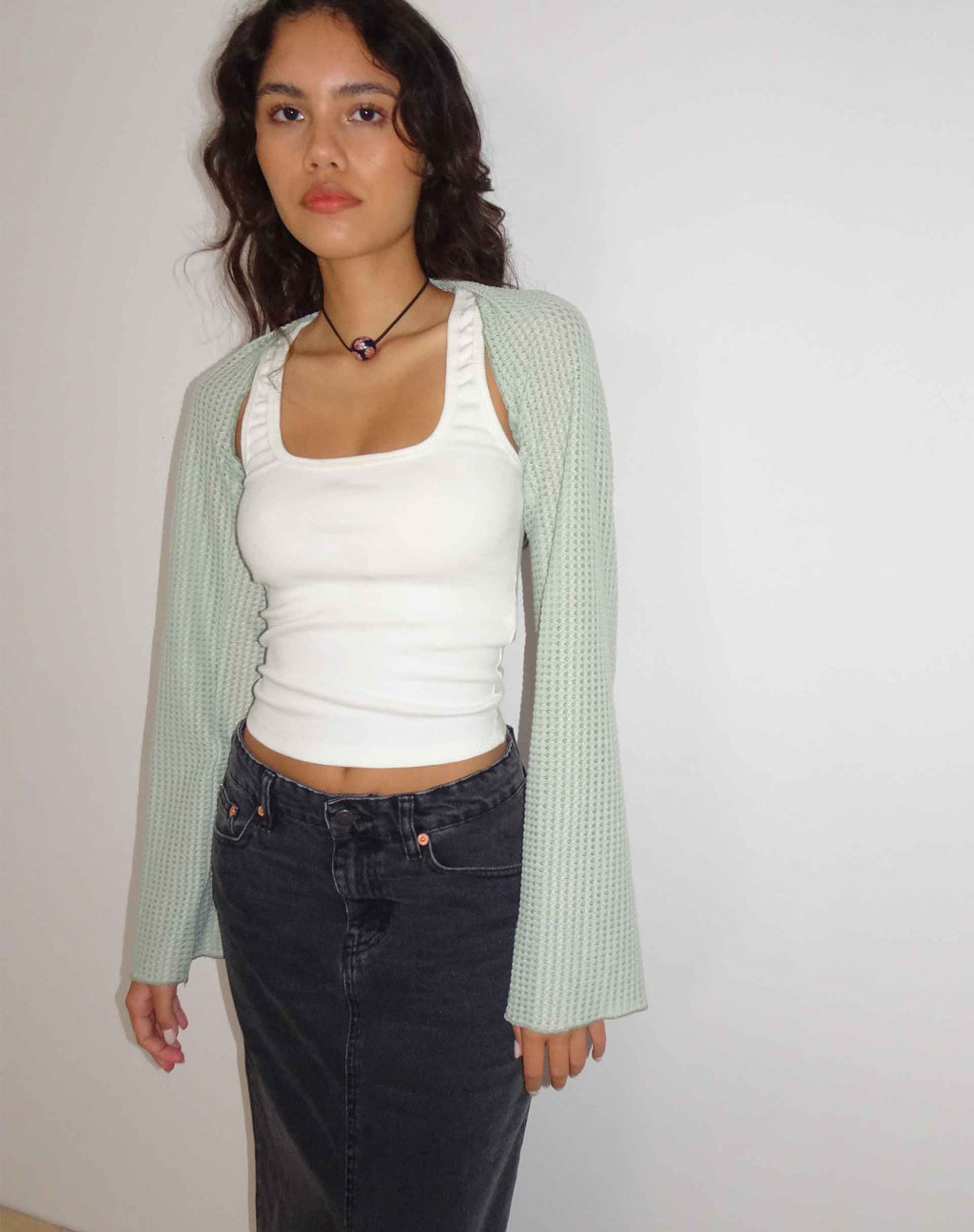 Nobila Shrug Top en ganchillo texturizado Sage