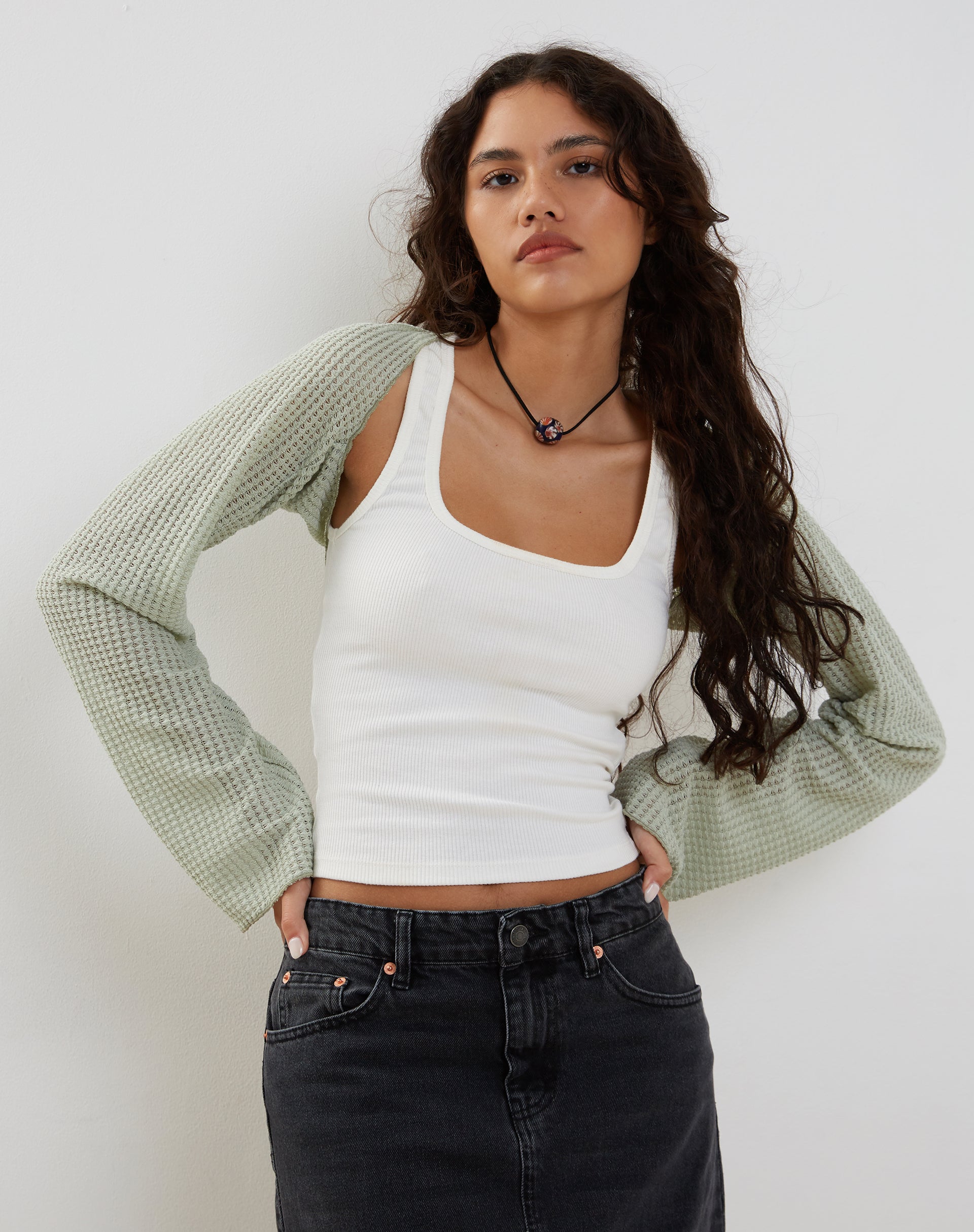 Imagen de Nobila Shrug Top en ganchillo texturizado Sage