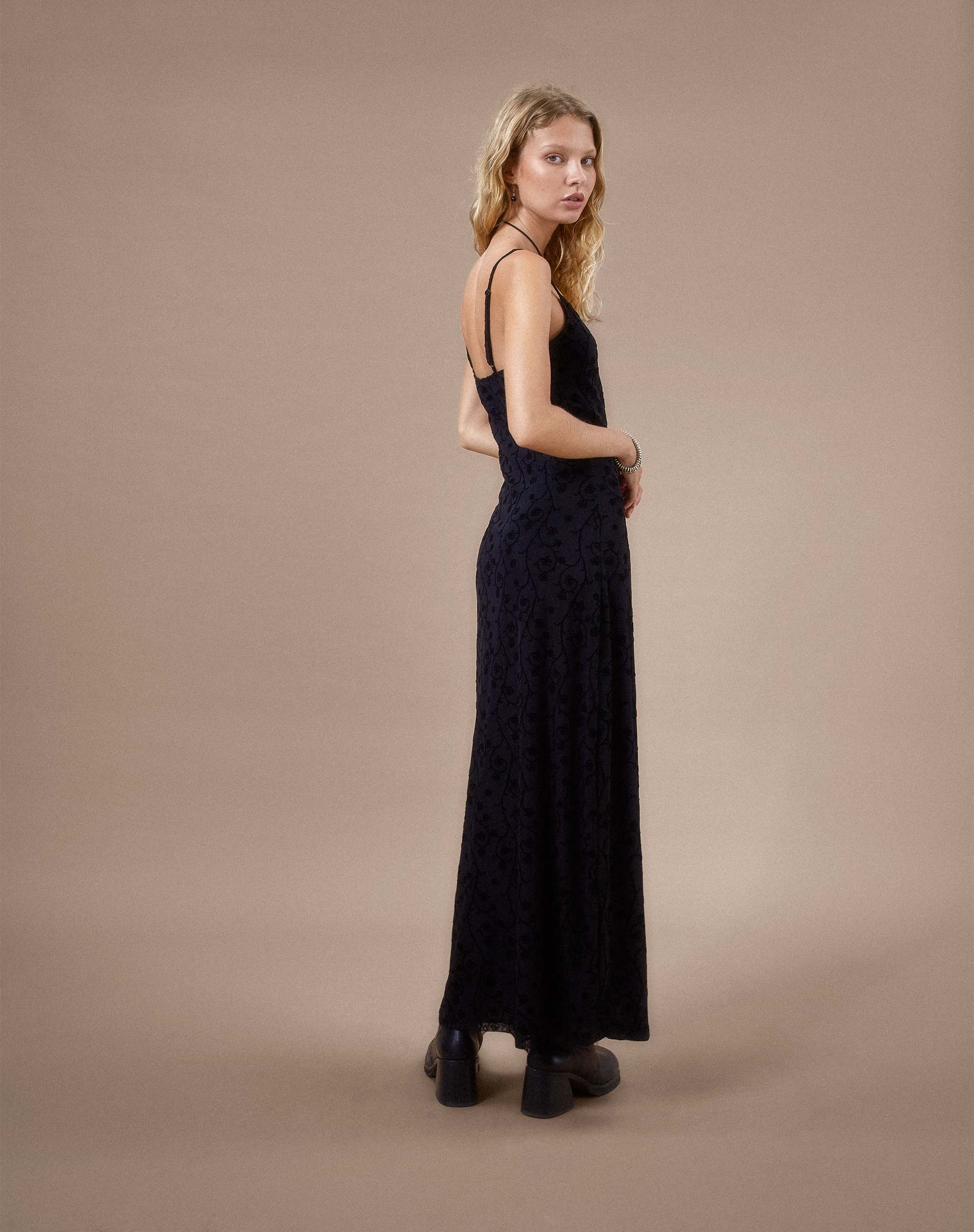 imagen de Nodu Maxi Dress in Black Dainty Floral Flock