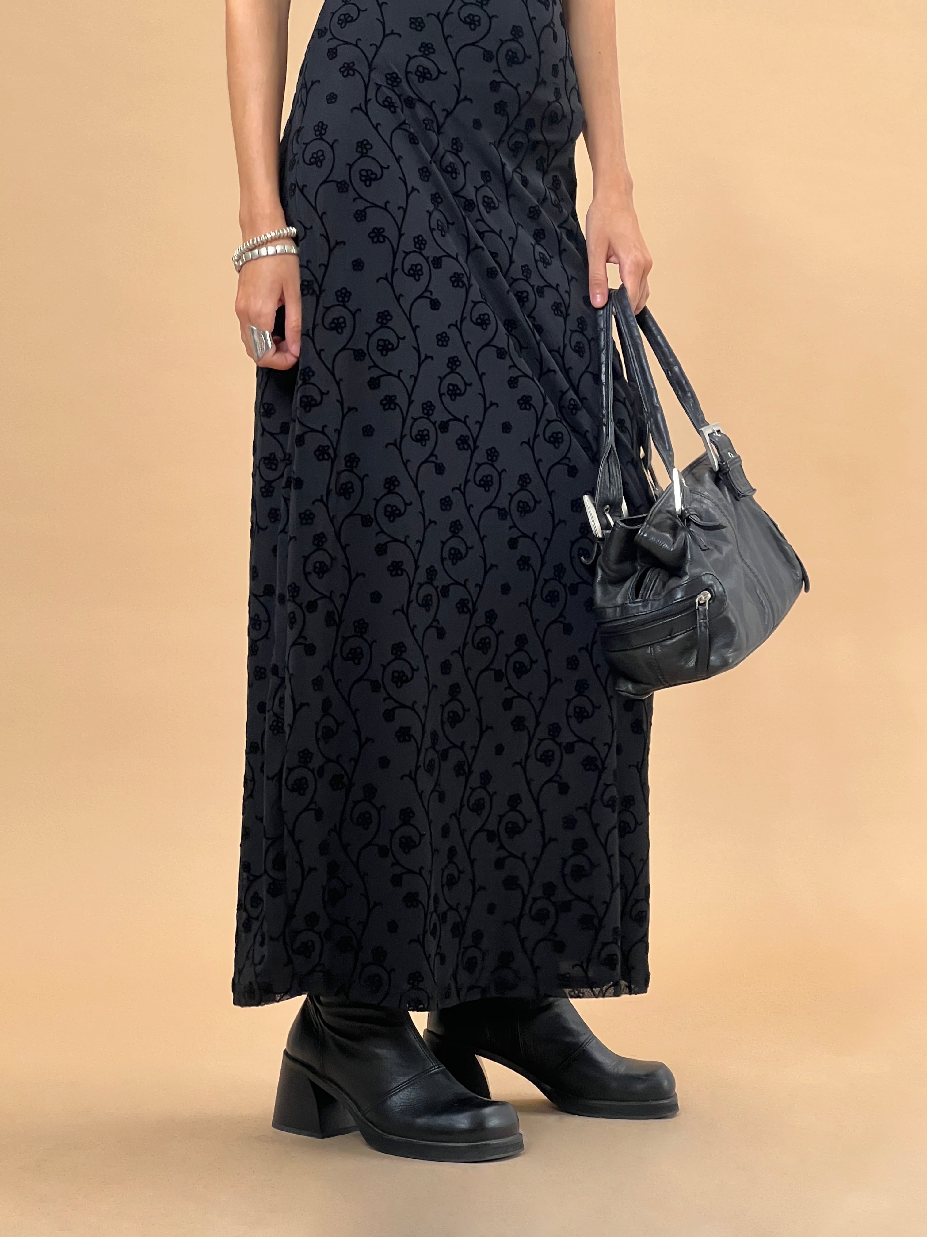 imagen de Nodu Maxi Dress in Black Dainty Floral Flock