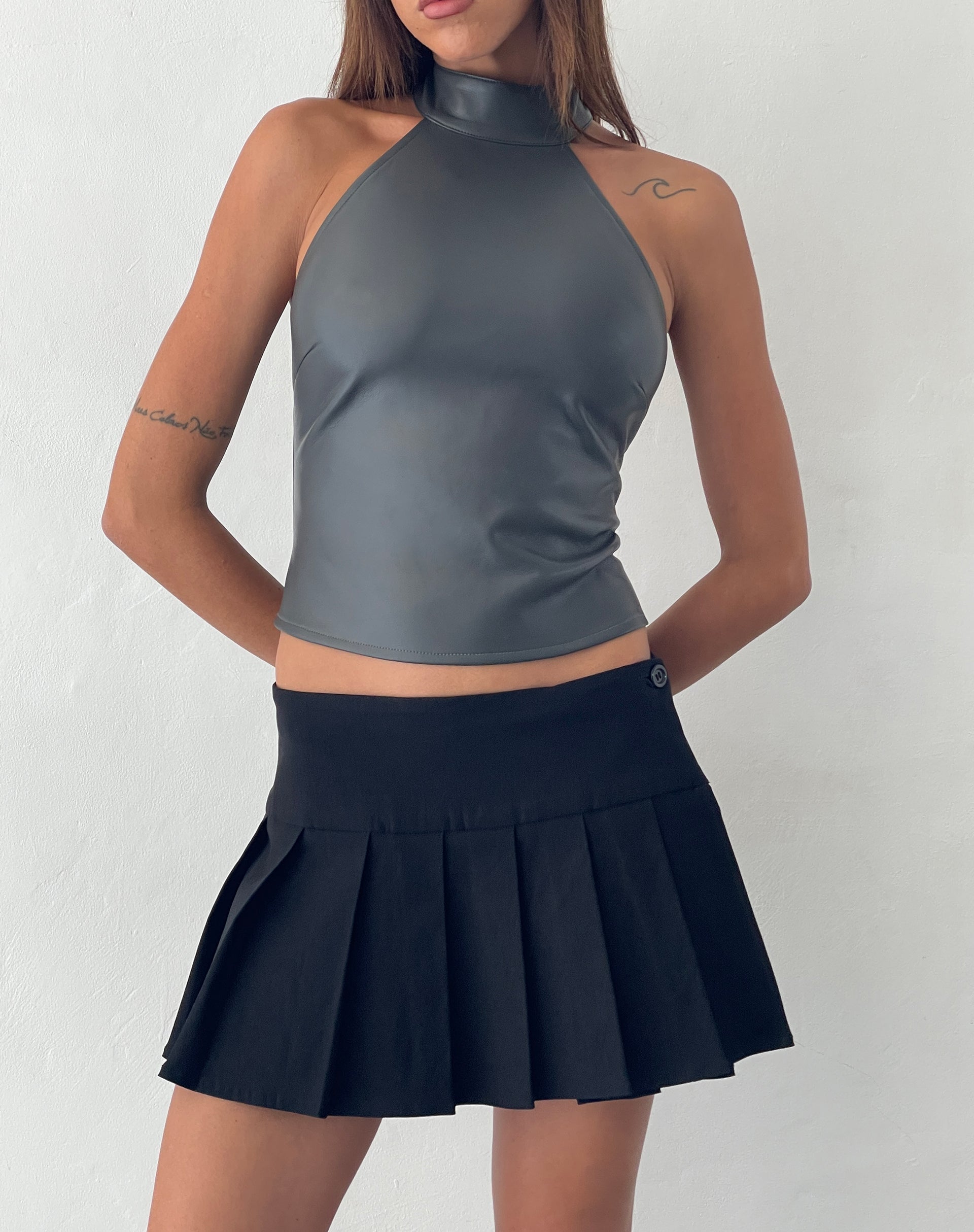 Imagen de Noena Top de cuello alto en PU Gris pizarra