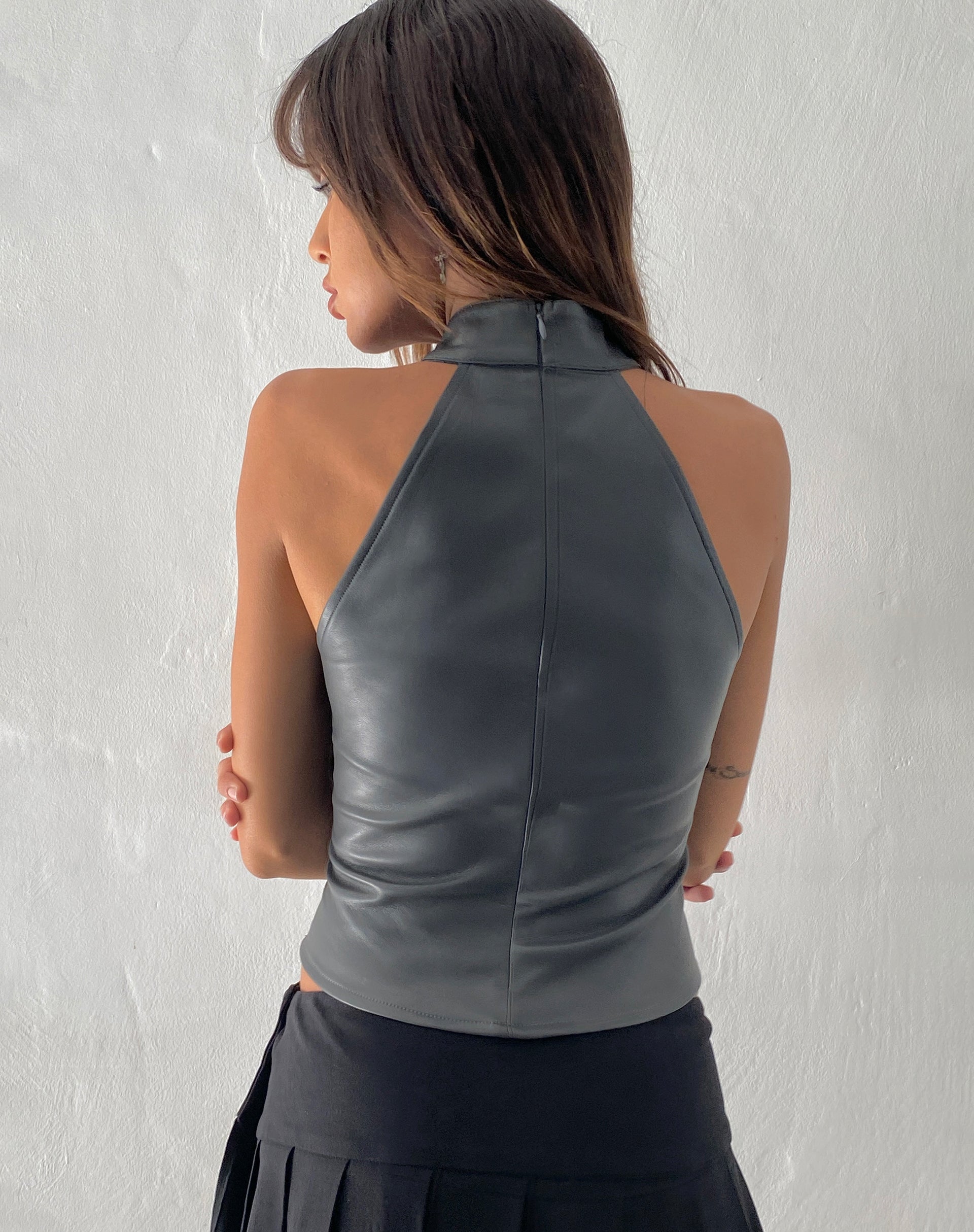Imagen de Noena Top de cuello alto en PU Gris pizarra