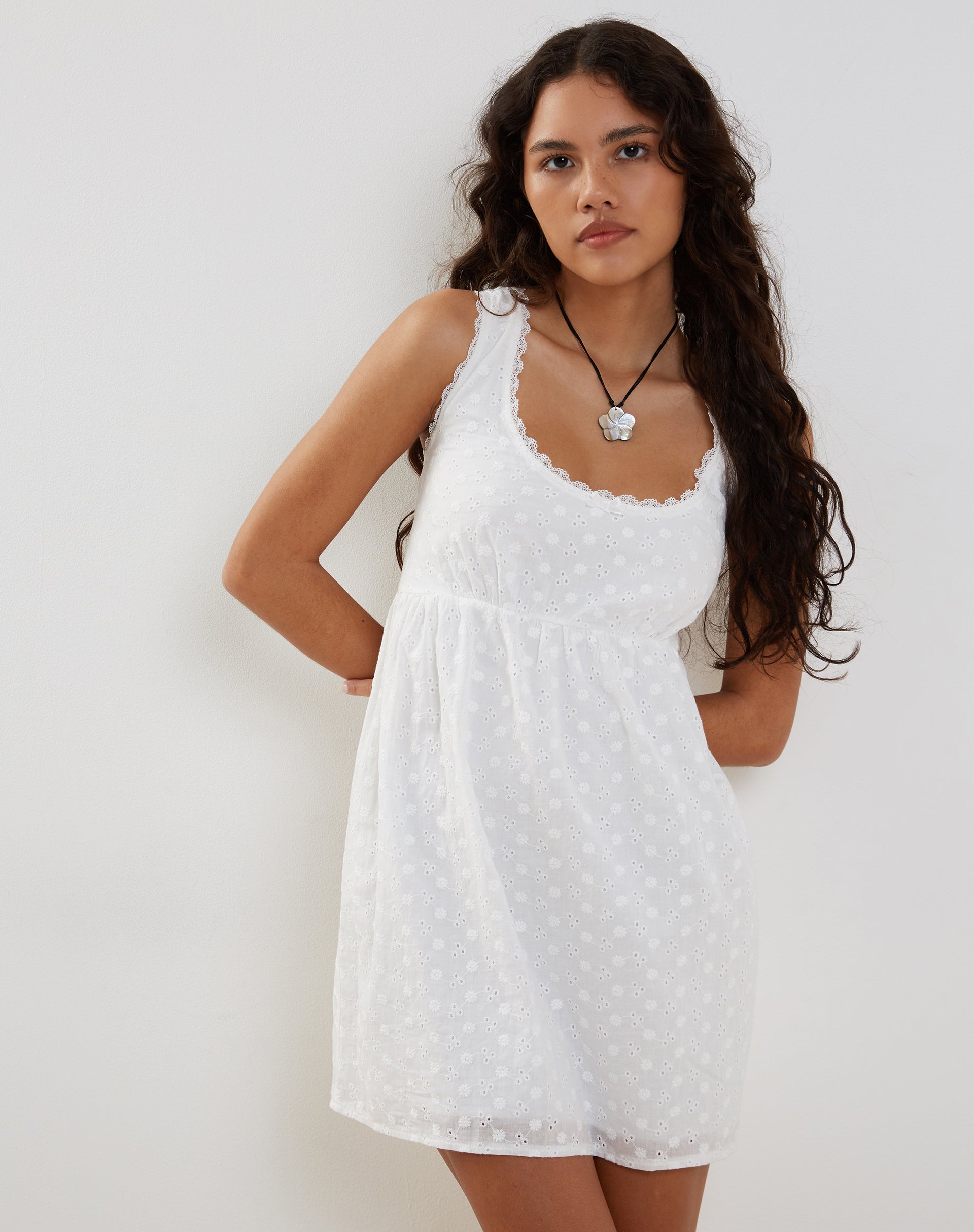 Imagen de Noja Mini Dress in Broderie Anglaise Blanco