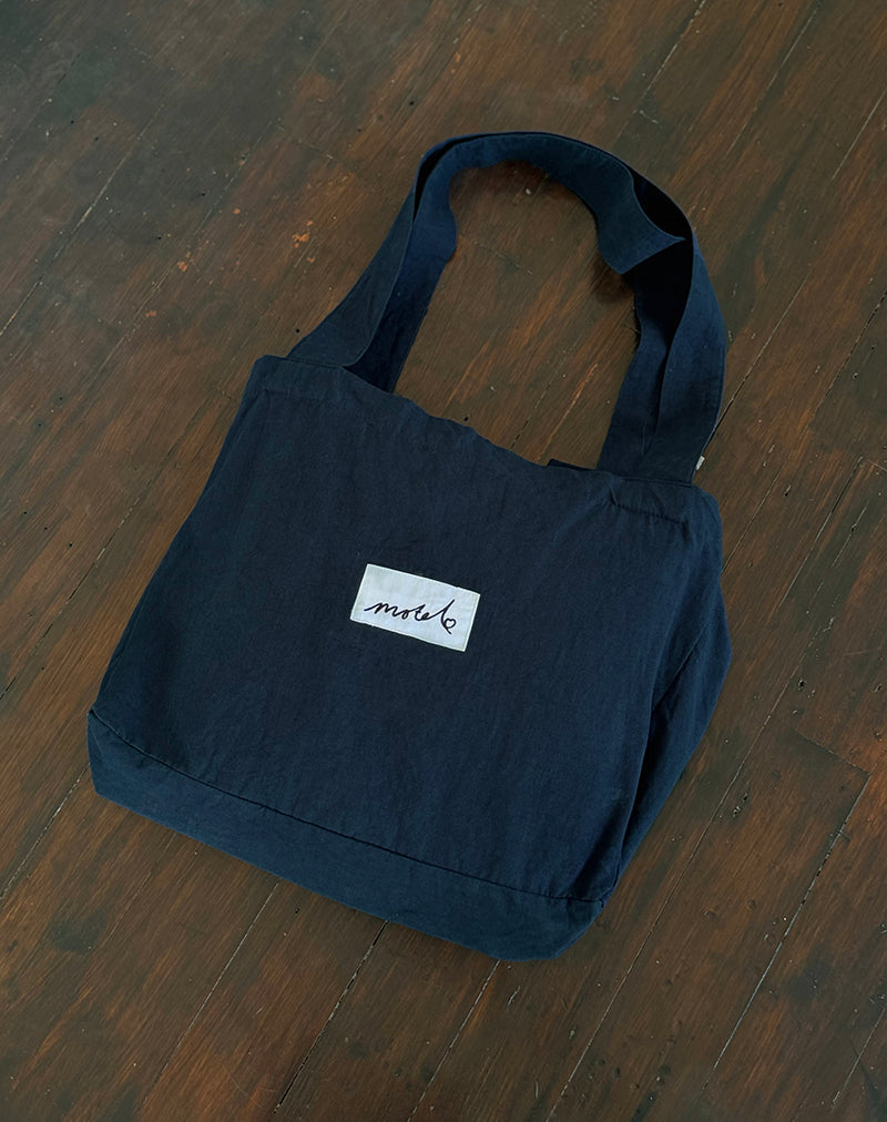 Imagen de Nola Totebag en azul marino con bordado Motel Love