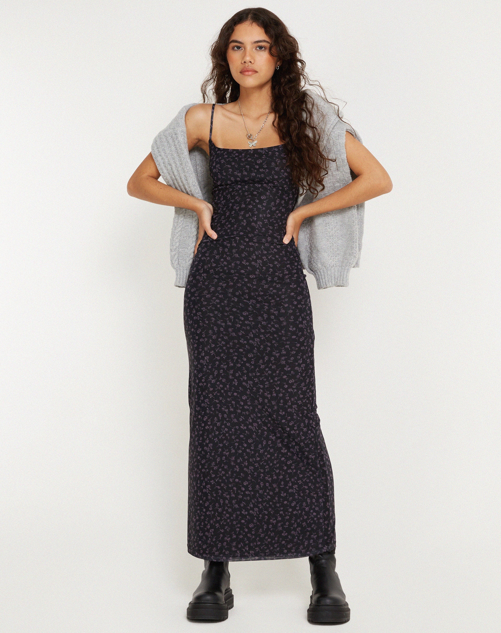 imagen de Norila Maxi Dress in Dark Ditsy Rose Black