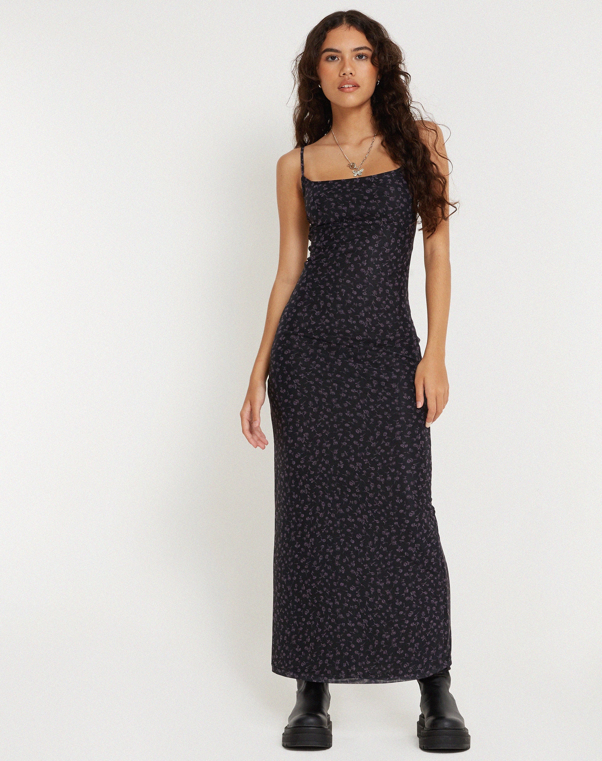 imagen de Norila Maxi Dress in Dark Ditsy Rose Black