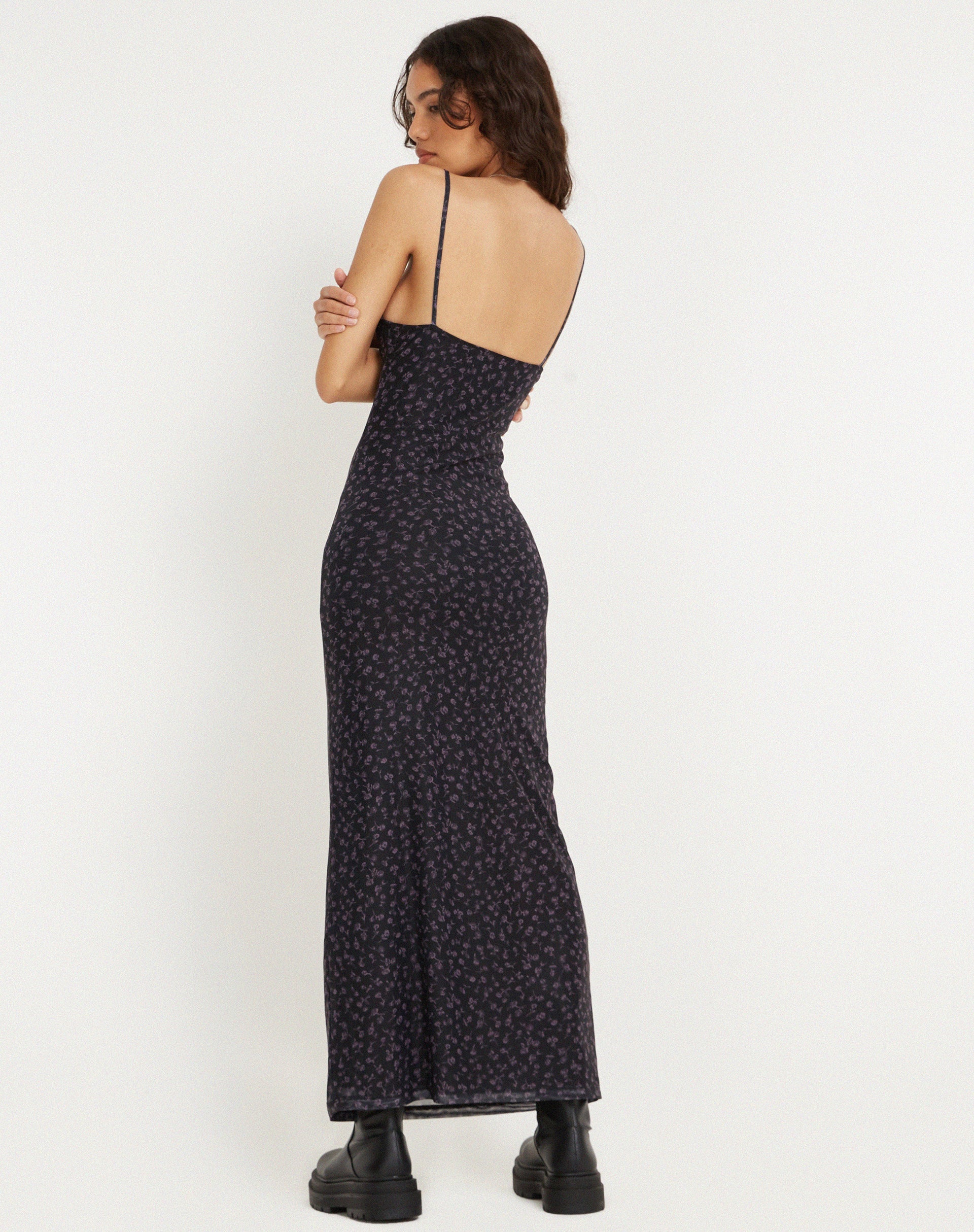 imagen de Norila Maxi Dress in Dark Ditsy Rose Black