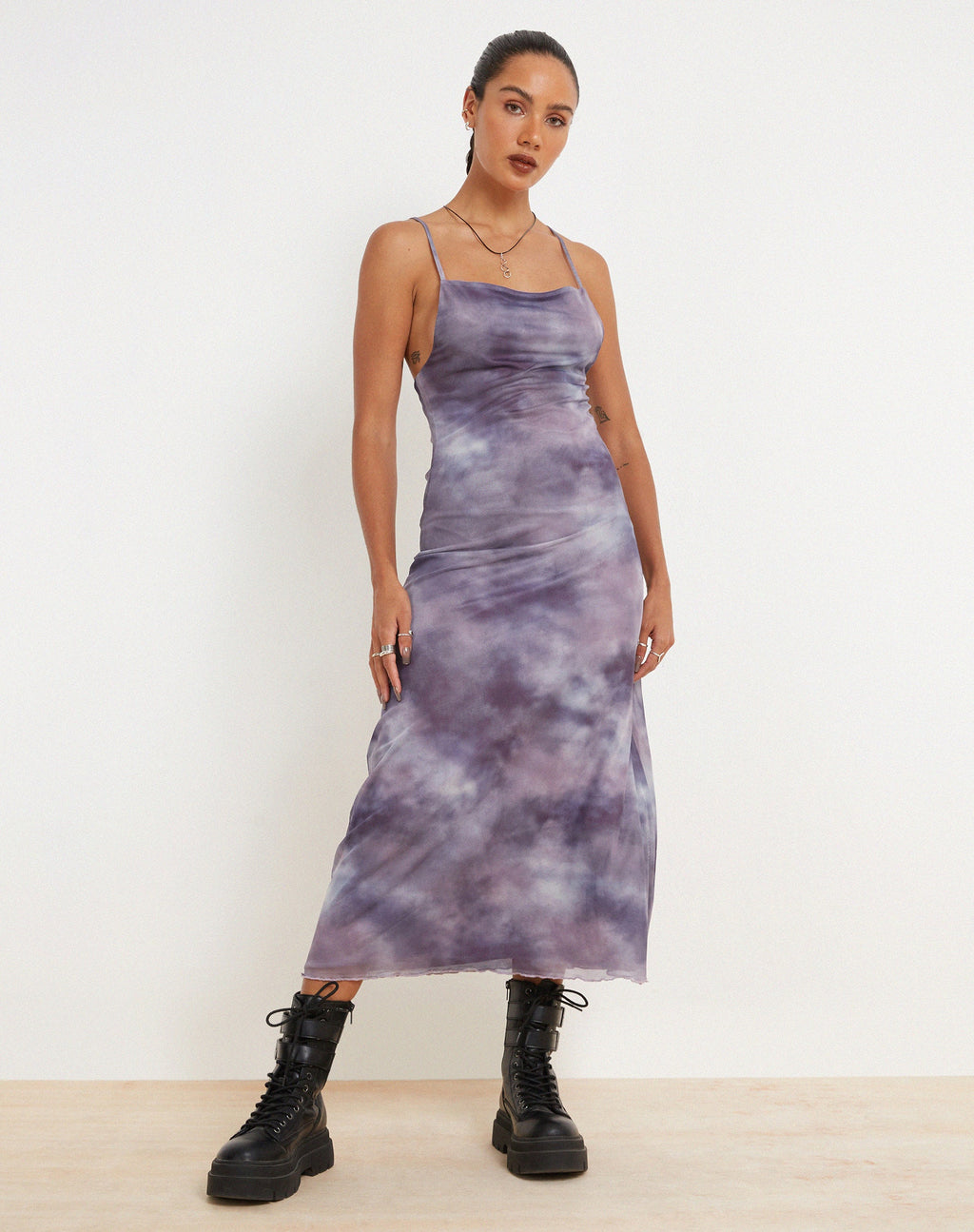 Norishi Vestido Midi de Malla Estampada en Smokey Gradients Morado