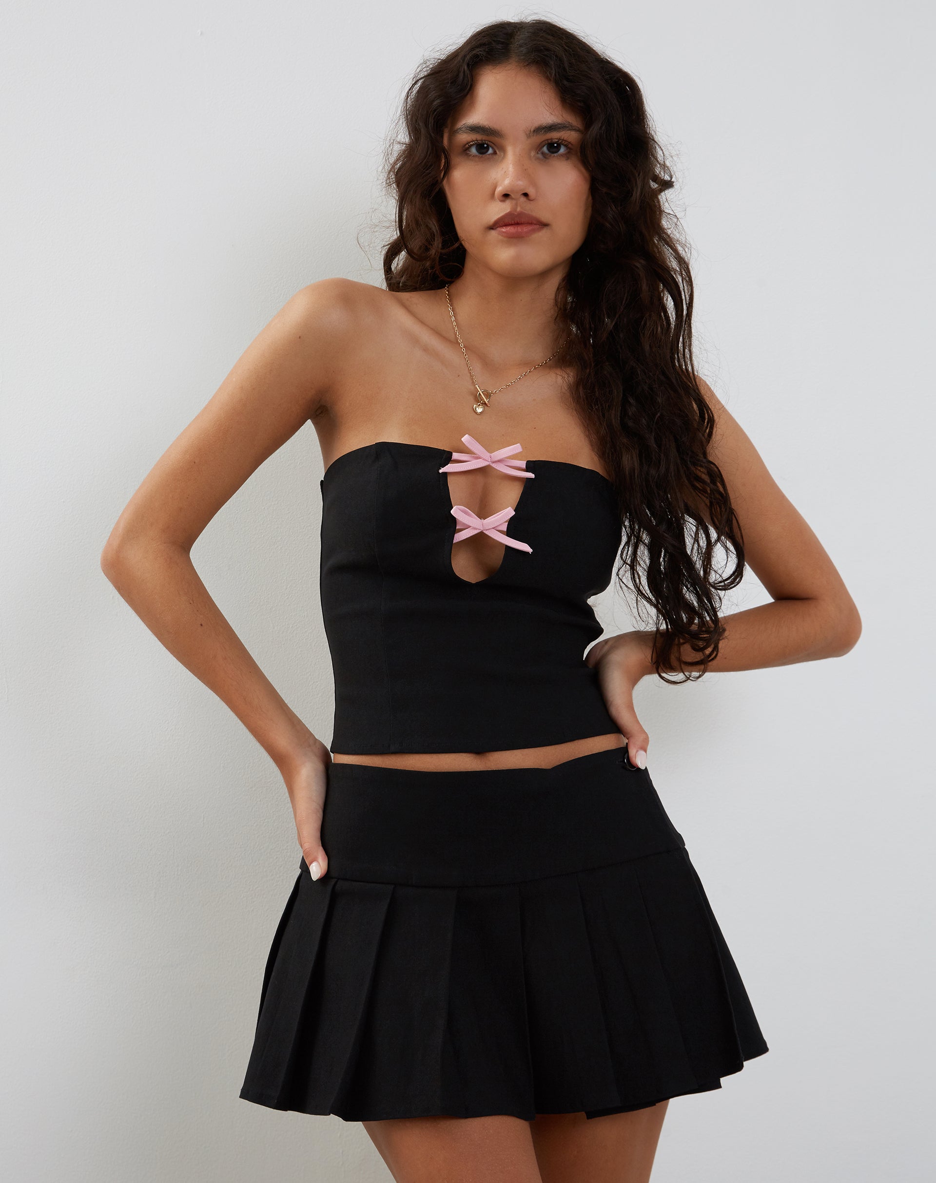 Imagen de Novanto Bandeau Top Negro con Lazos Rosas
