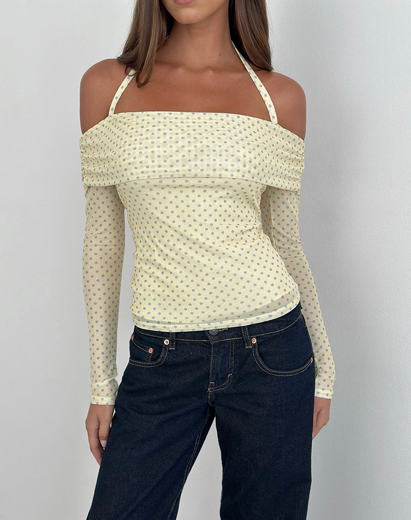 Imagen del top con cuello halter Nunik en amarillo con lunares grises compactos.