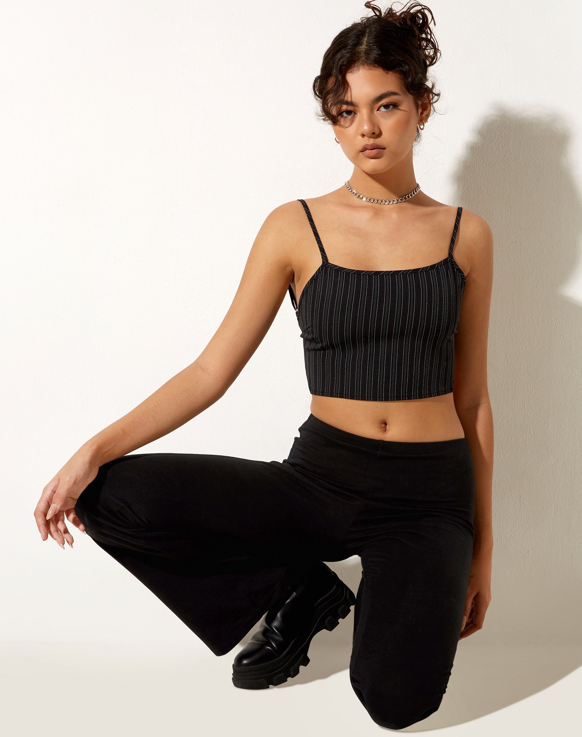 Imagen de Ojjas Crop Top de rayas irregulares Negro
