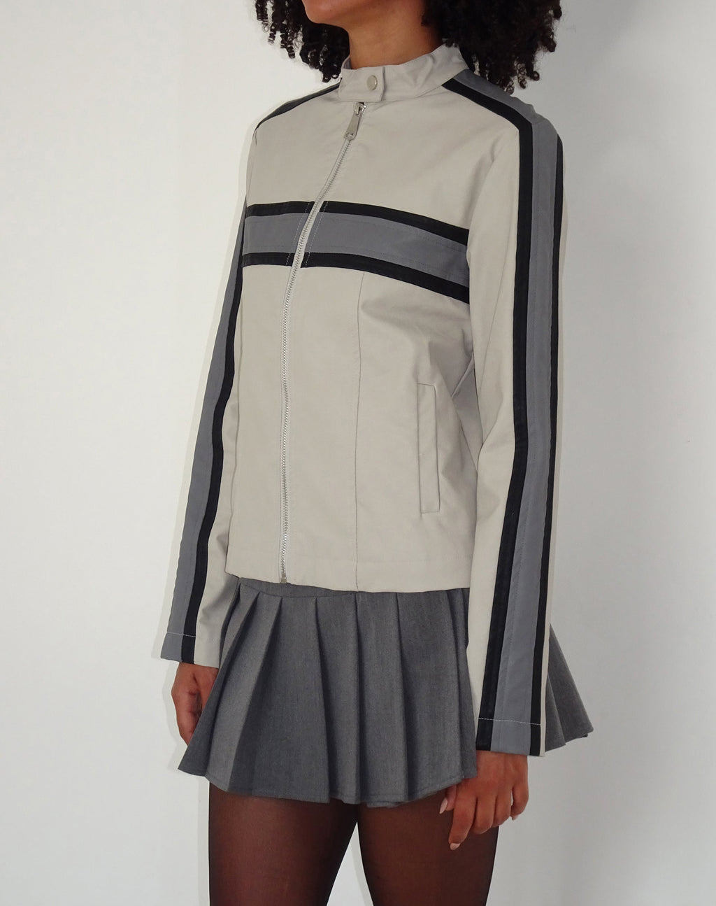 MOTEL X JACQUIE Oliver Chaqueta con cremallera de PU gris con raya gris oscuro