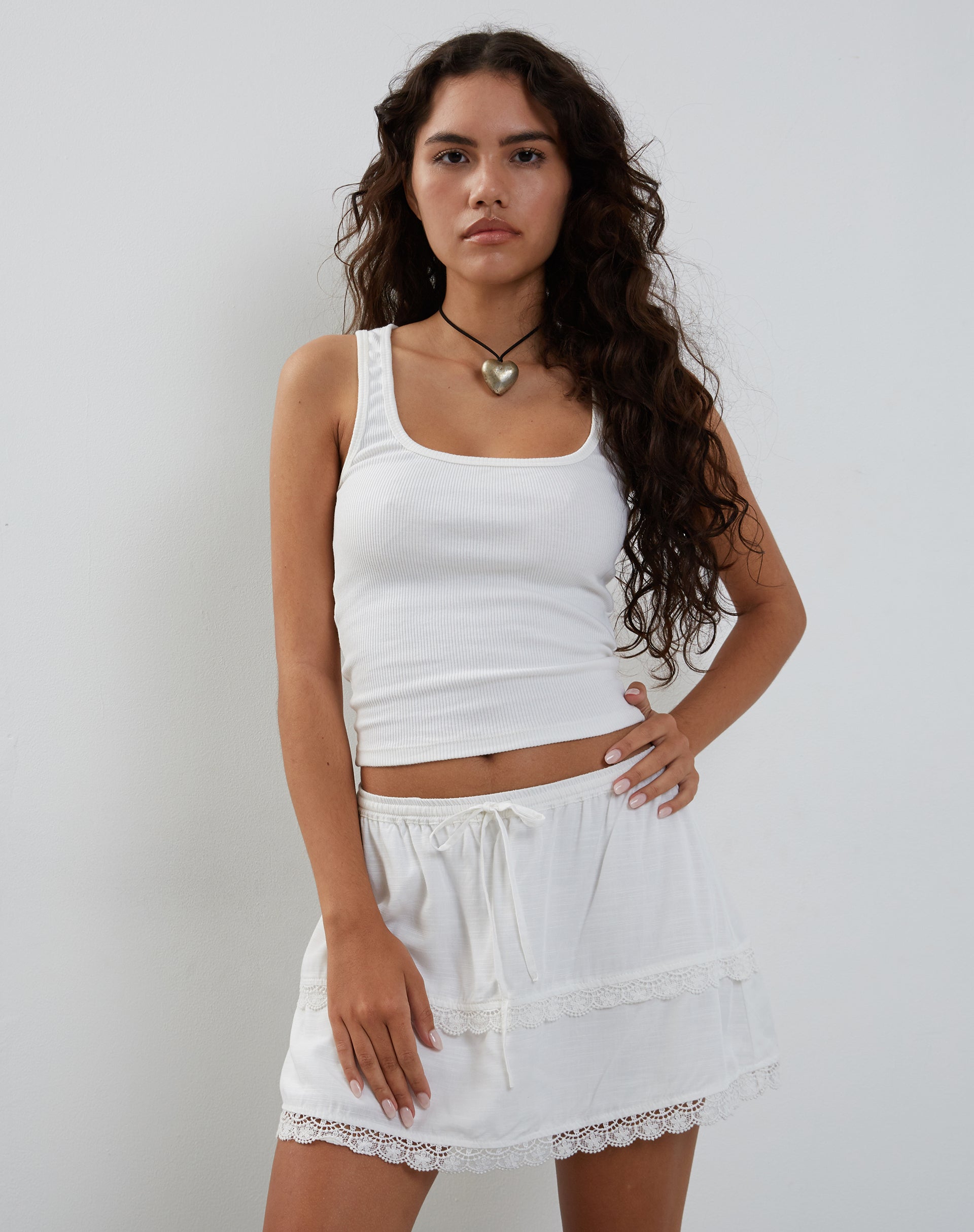 Imagen de Ryila Minifalda con volantes en blanco